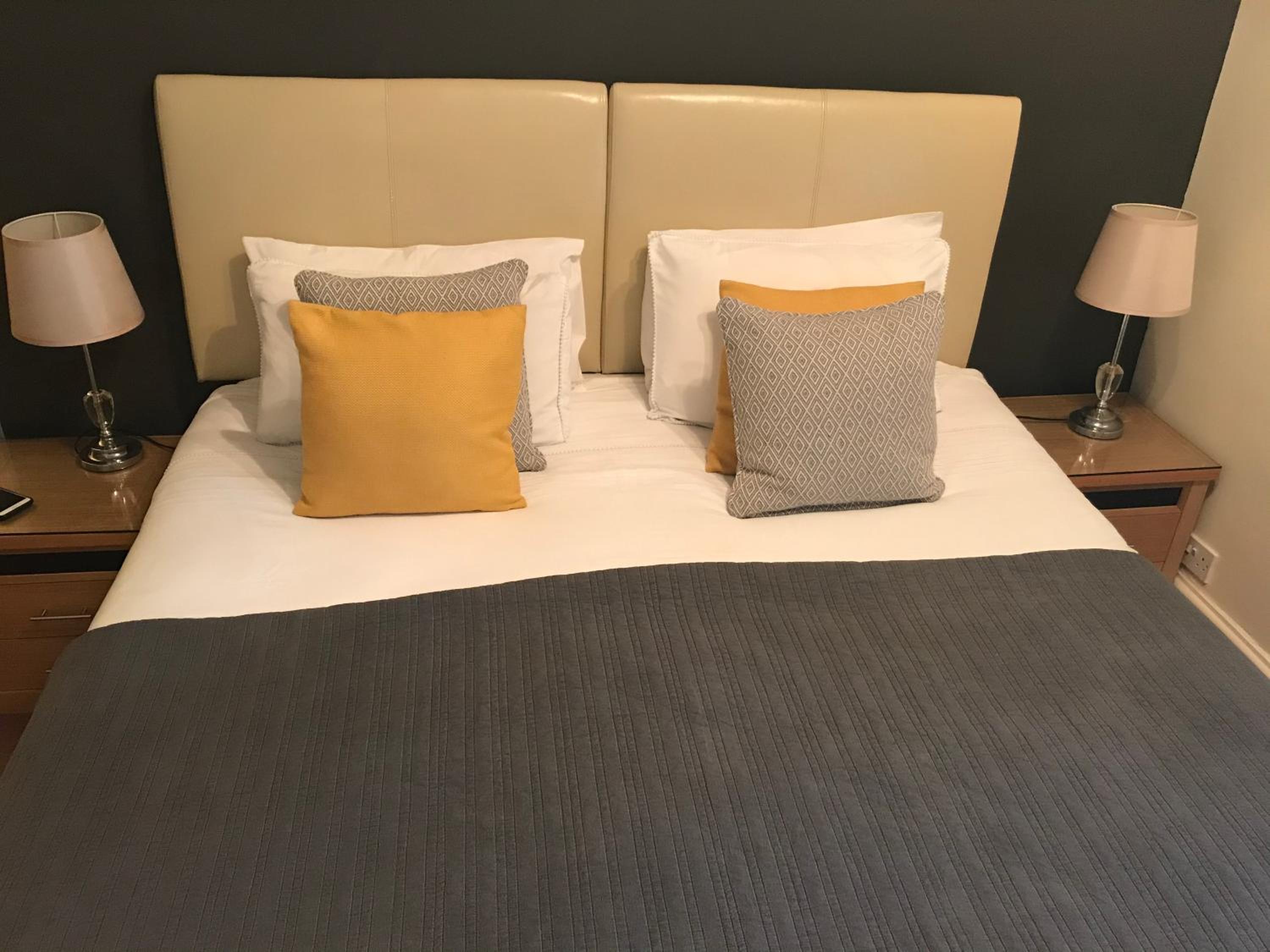 Double or Twin Room with Private Bathroom photo 2