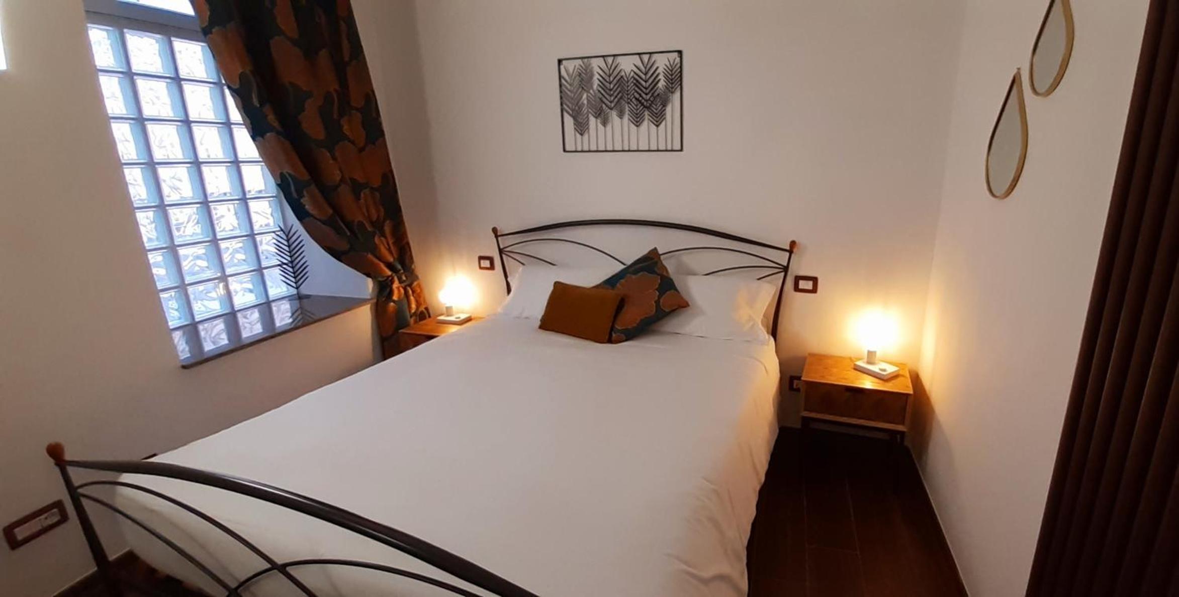 One-Bedroom Apartment - Photo 1