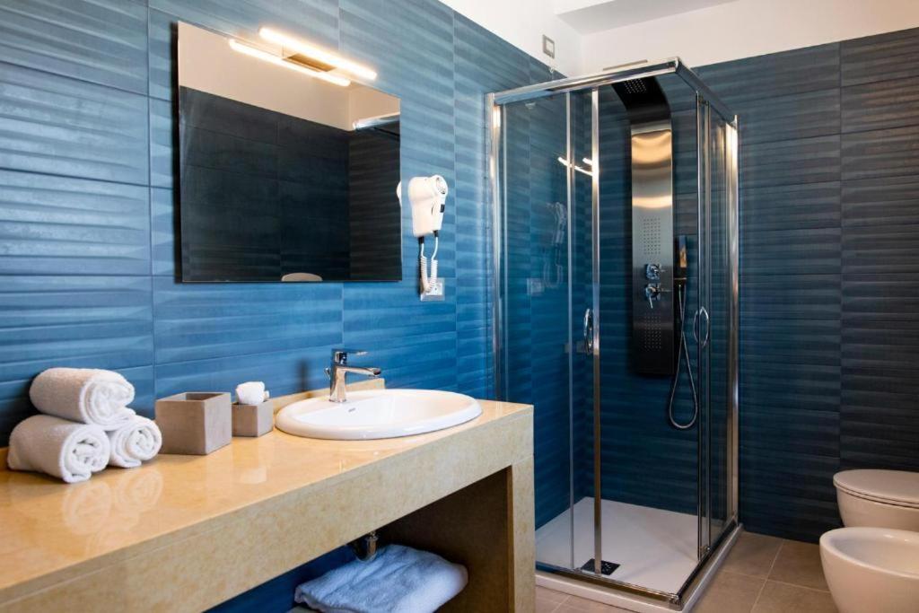 Standard Double or Twin Room - Photo 3