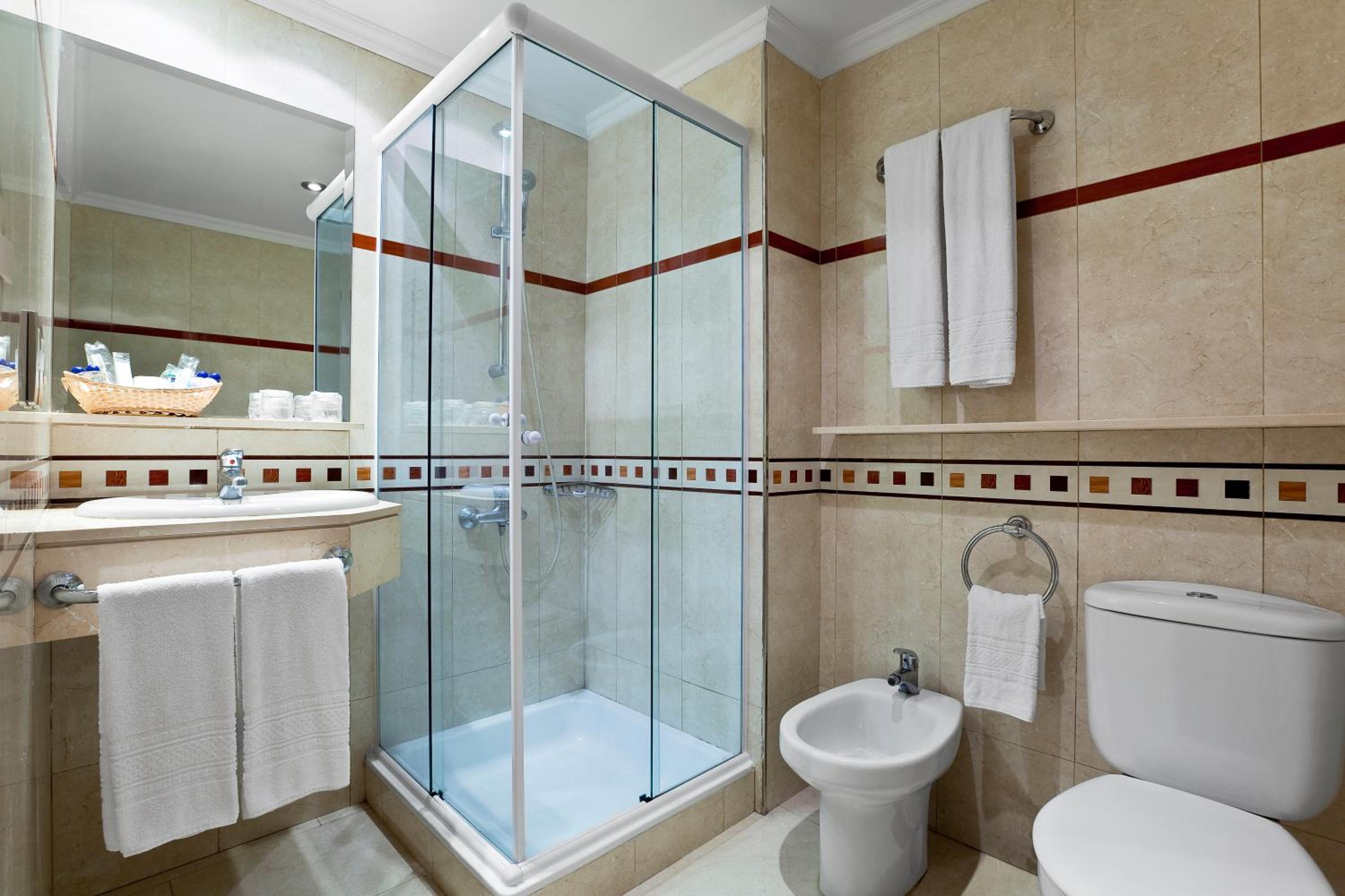 Standard Double or Twin Room photo 3
