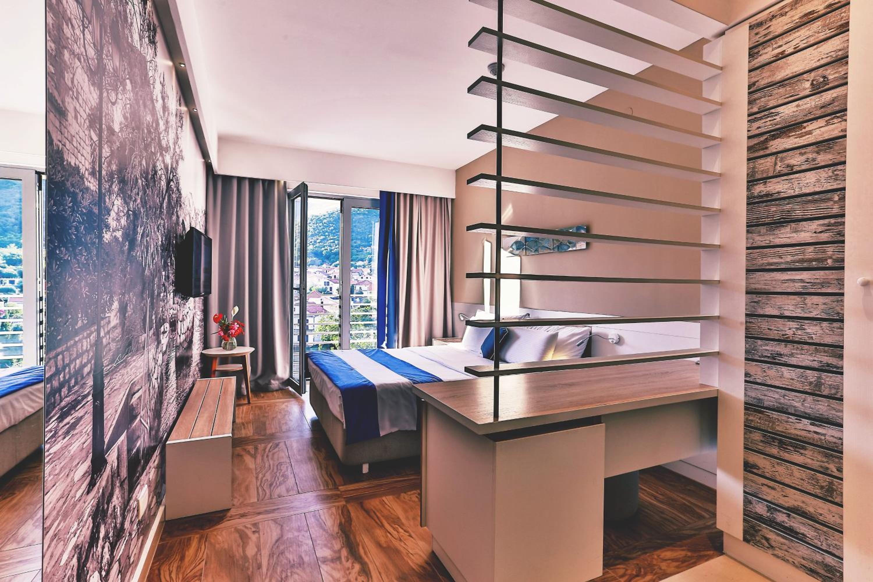 Double or Twin Room with Mountain View photo 3