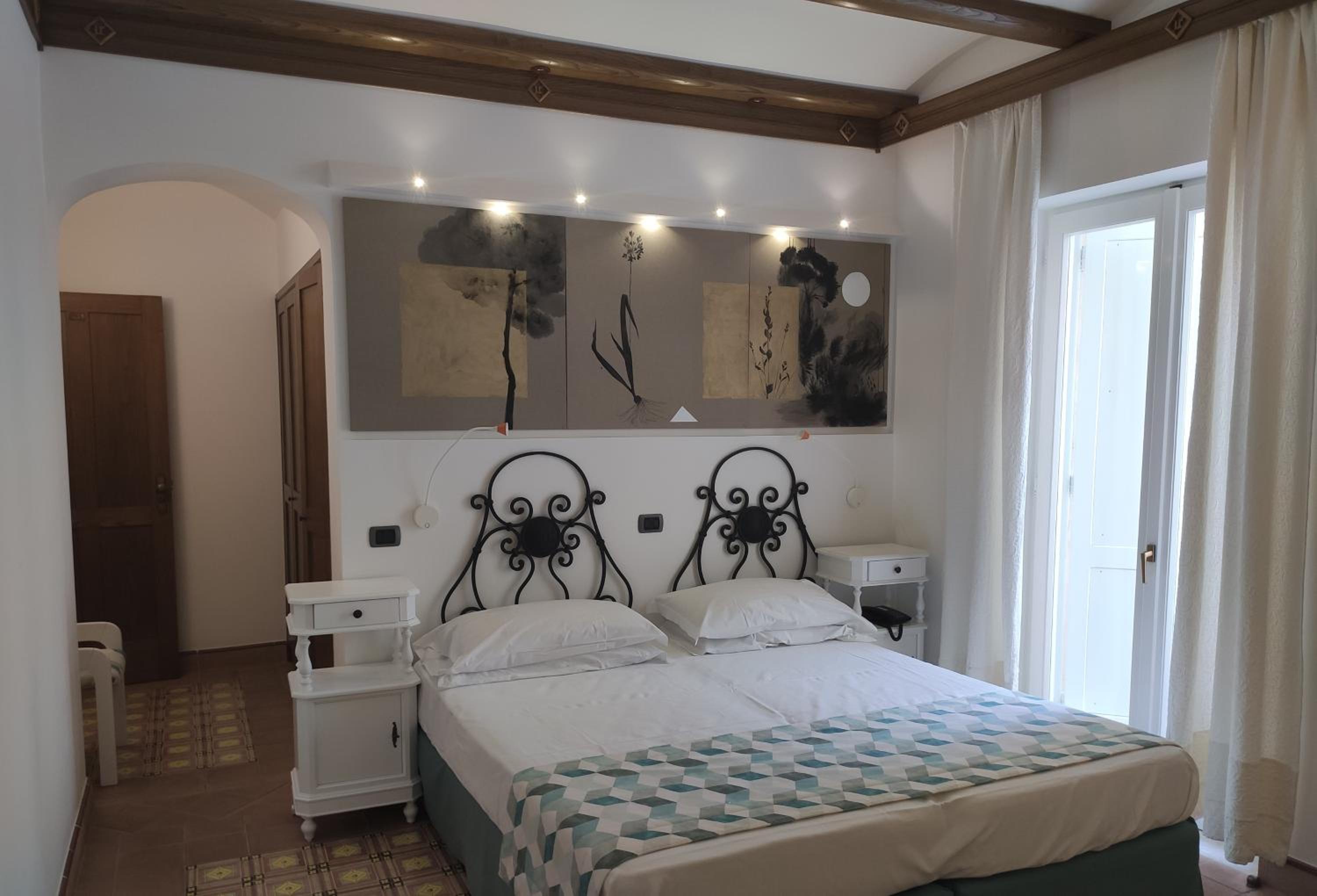 Double or Twin Room with City View photo 3
