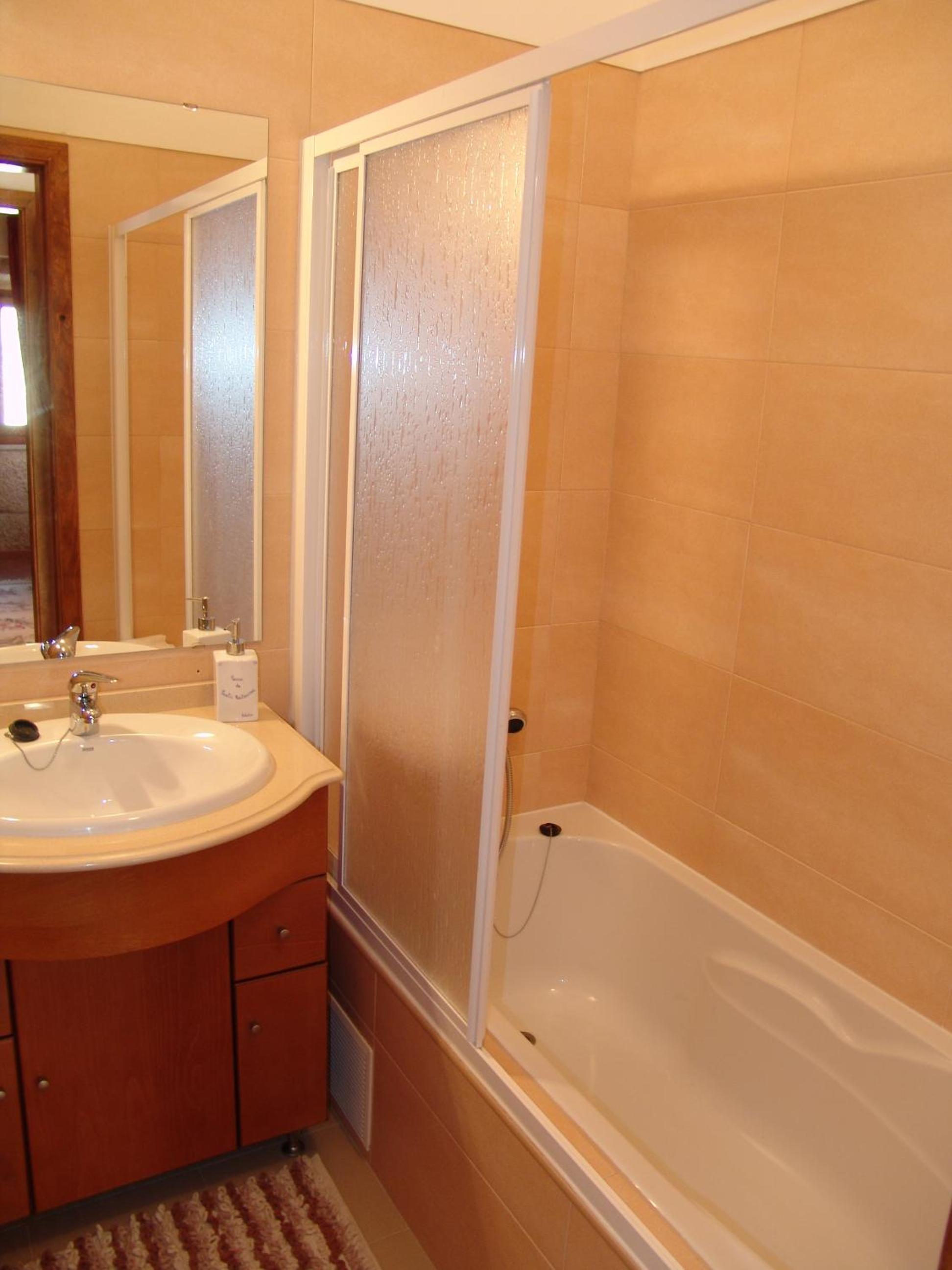 Double or Twin Room - Photo 4