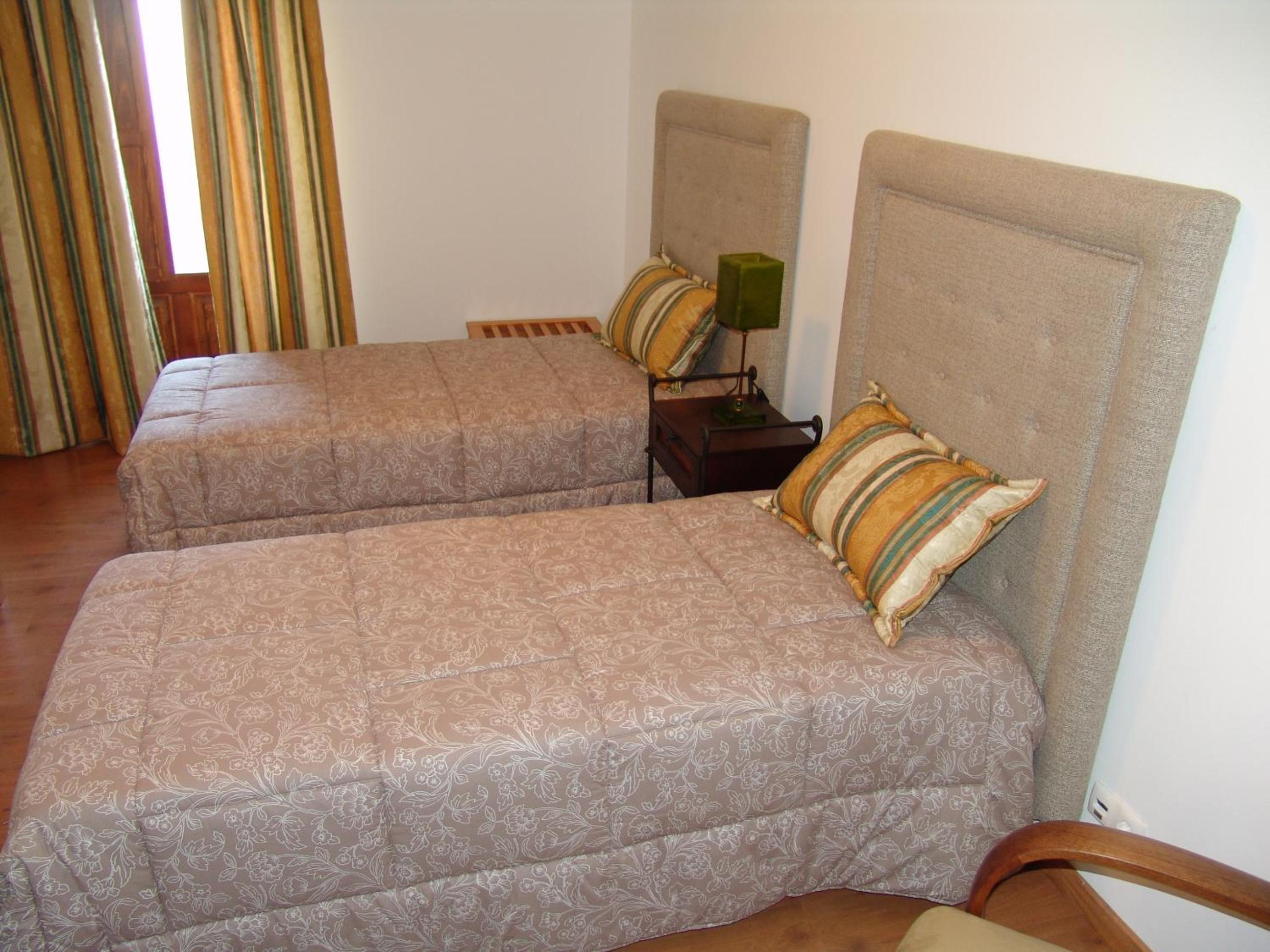 Double or Twin Room - Photo 9