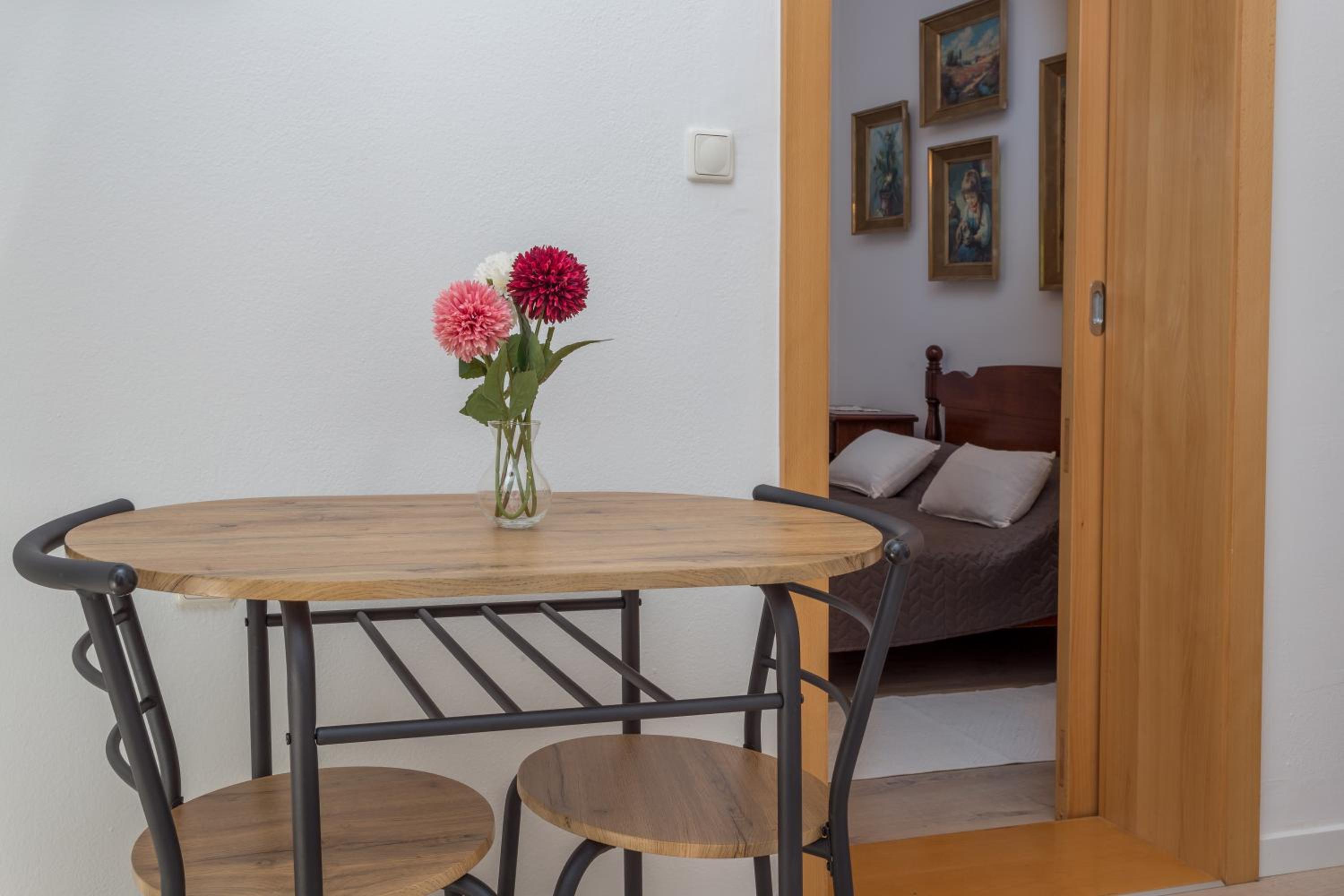One-Bedroom Apartment photo 3