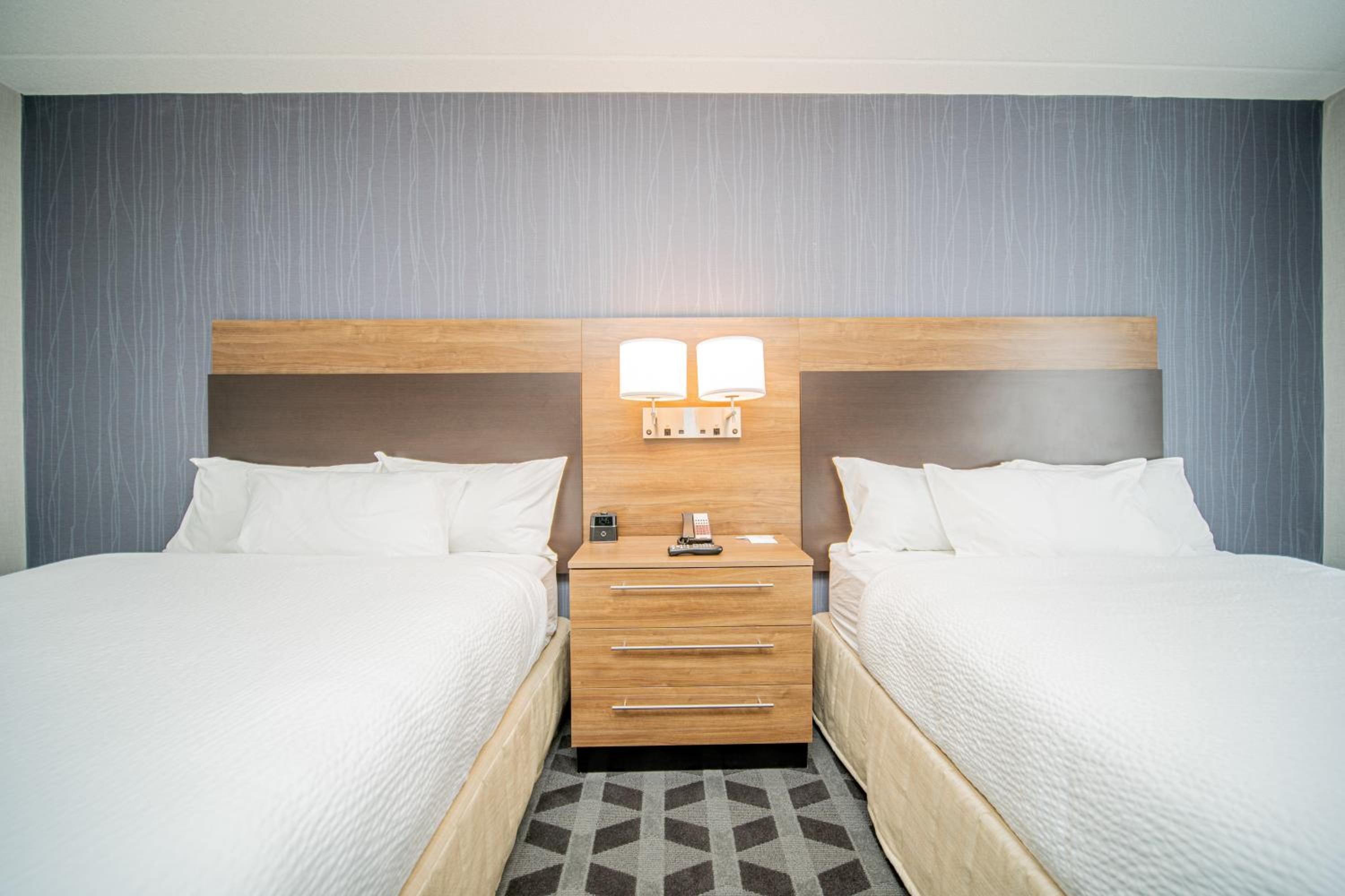1 Bedroom Suite, 2 Queen, Sofa bed, Limited view photo 3