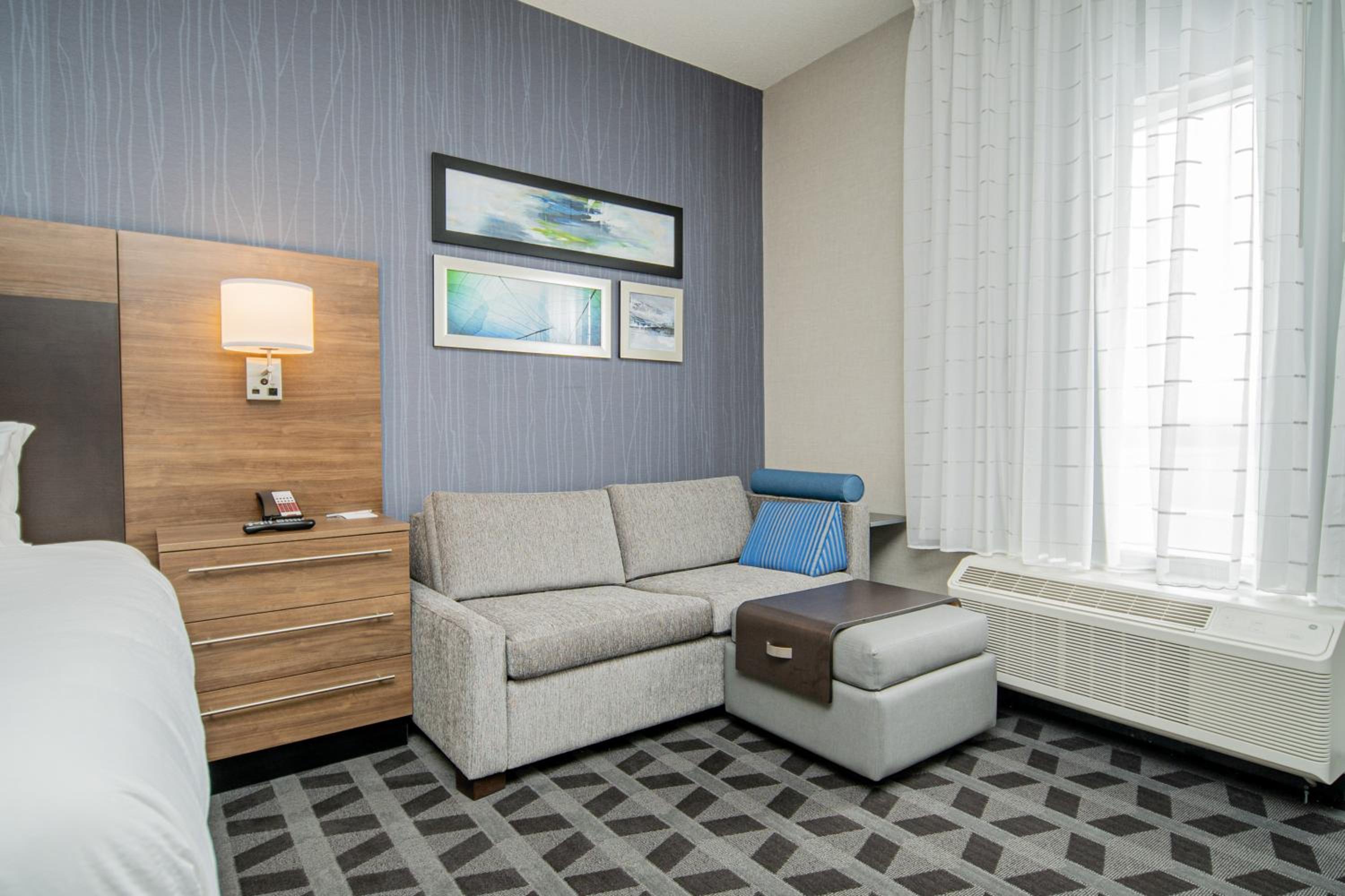 Standard Studio, 1 King, Sofa bed, Limited view photo 3