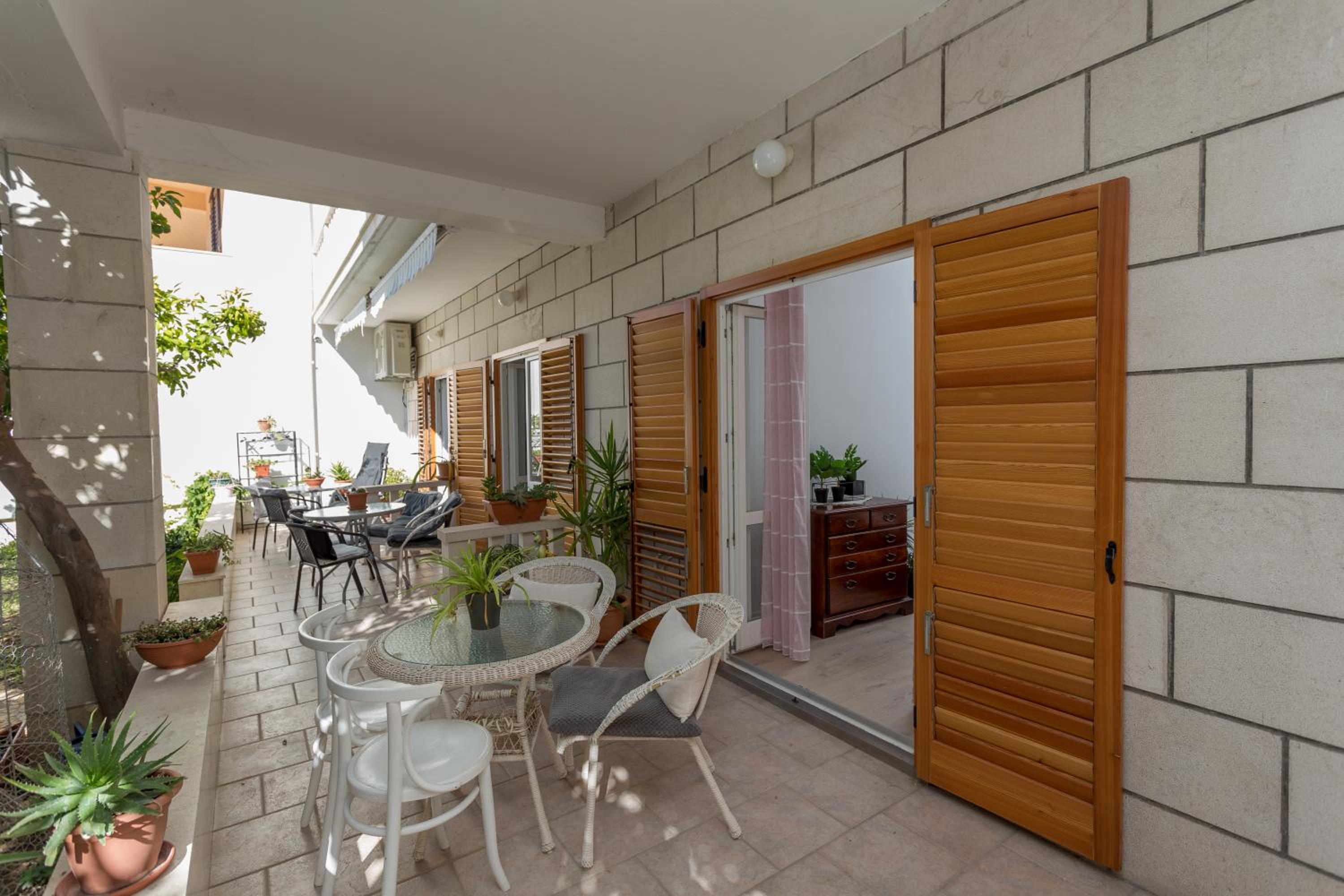 Apartment with Terrace - Photo 20