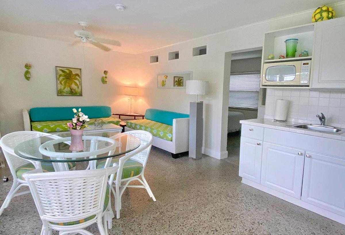 King Suite with Pool View photo 1