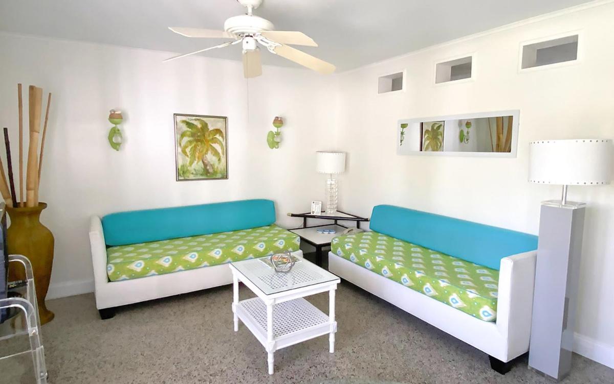 King Suite with Pool View photo 2