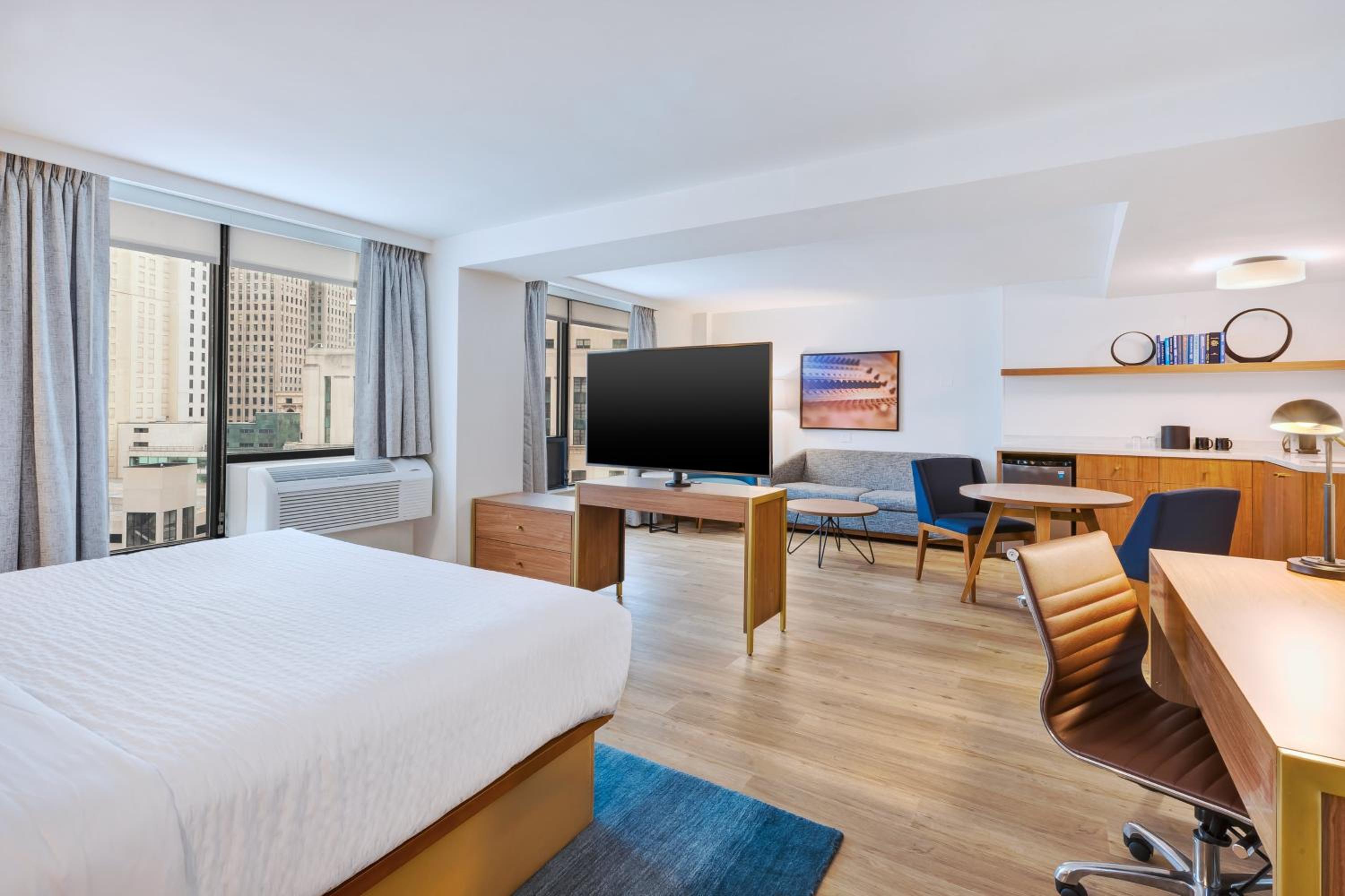 King Suite - Photo 1