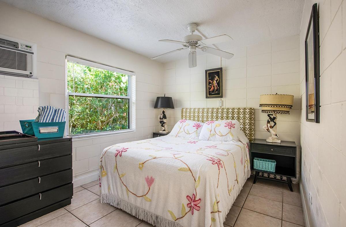 Queen Suite with Pool View