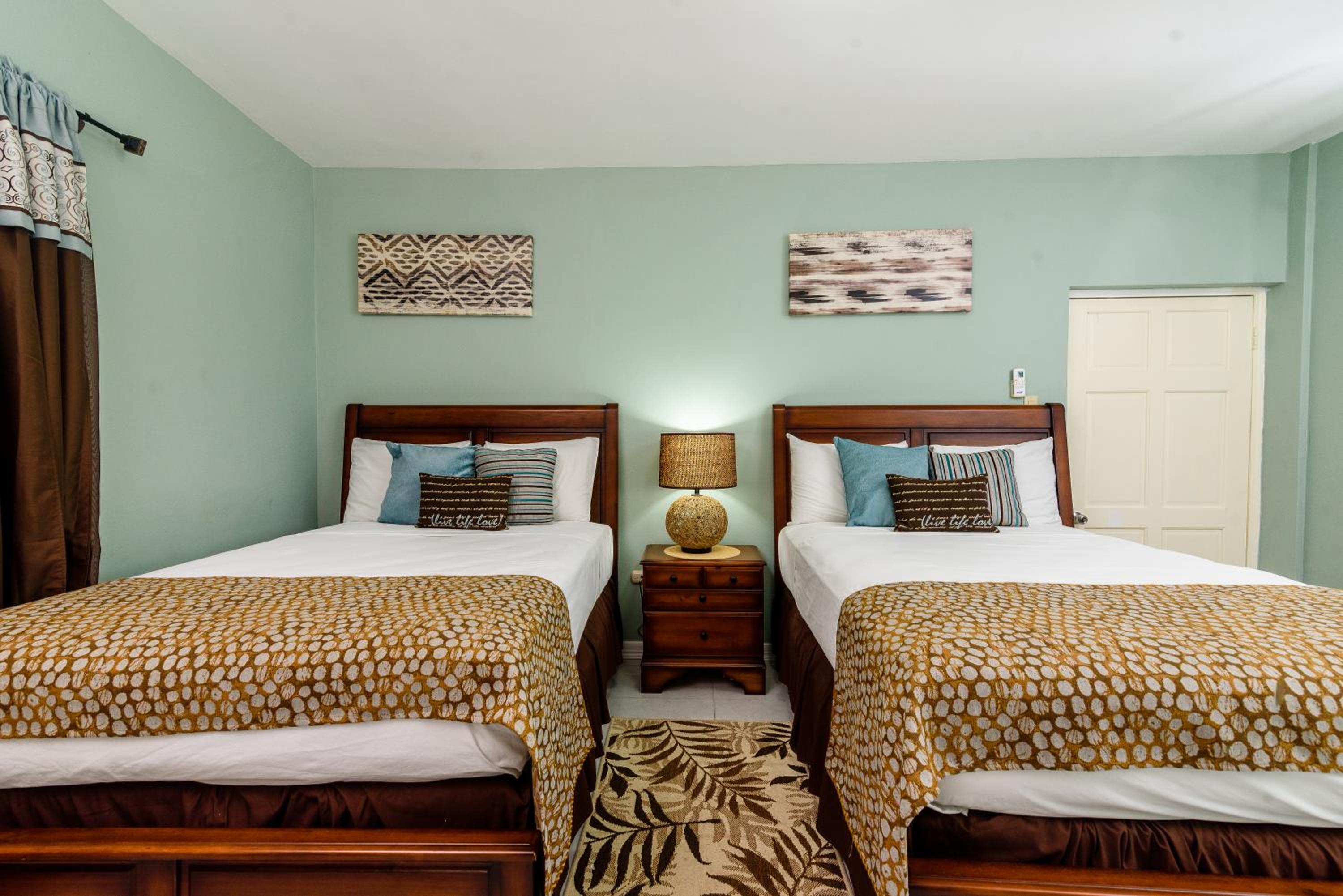Two-Bedroom Cottage photo 3