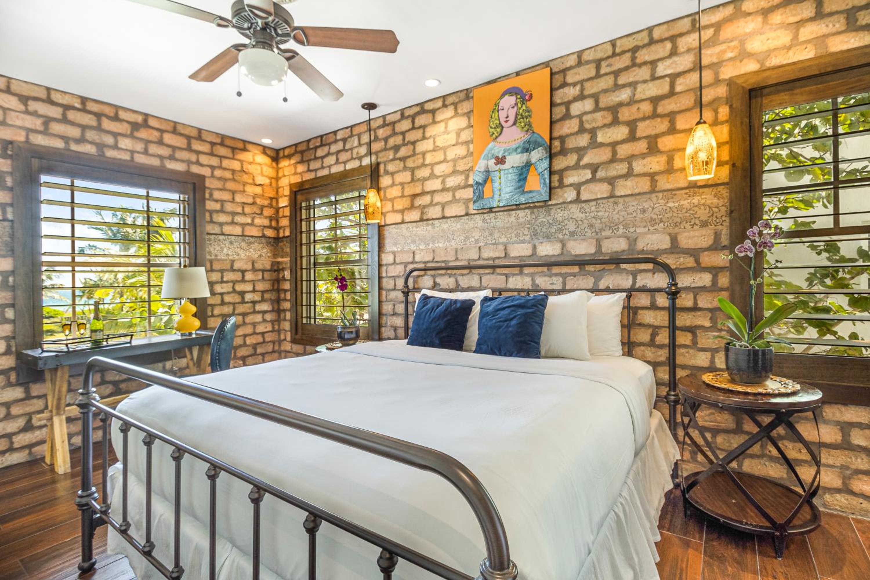 Deluxe King Room with Ocean View - Photo 1