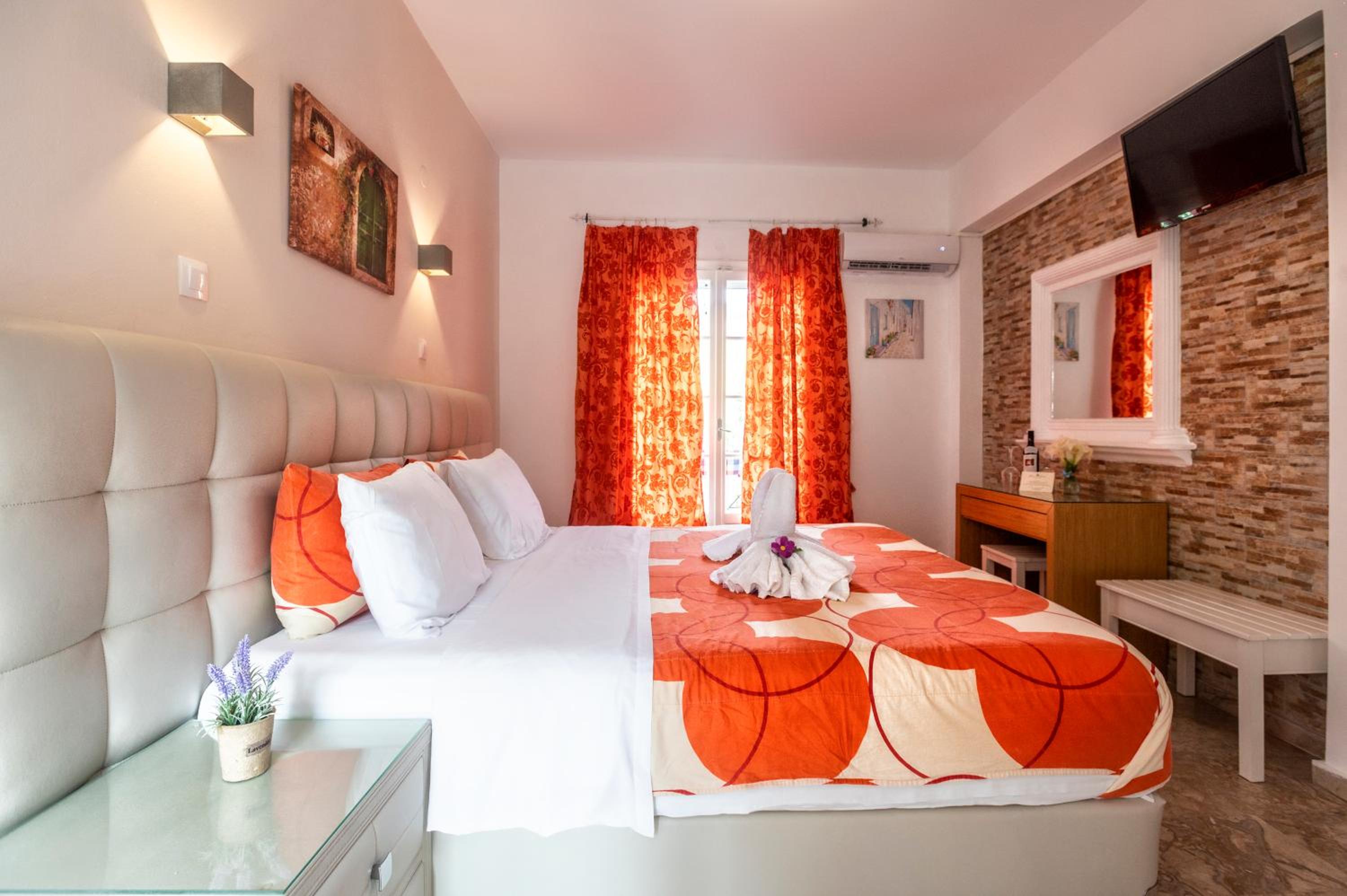 Standard Double Room - Photo 8