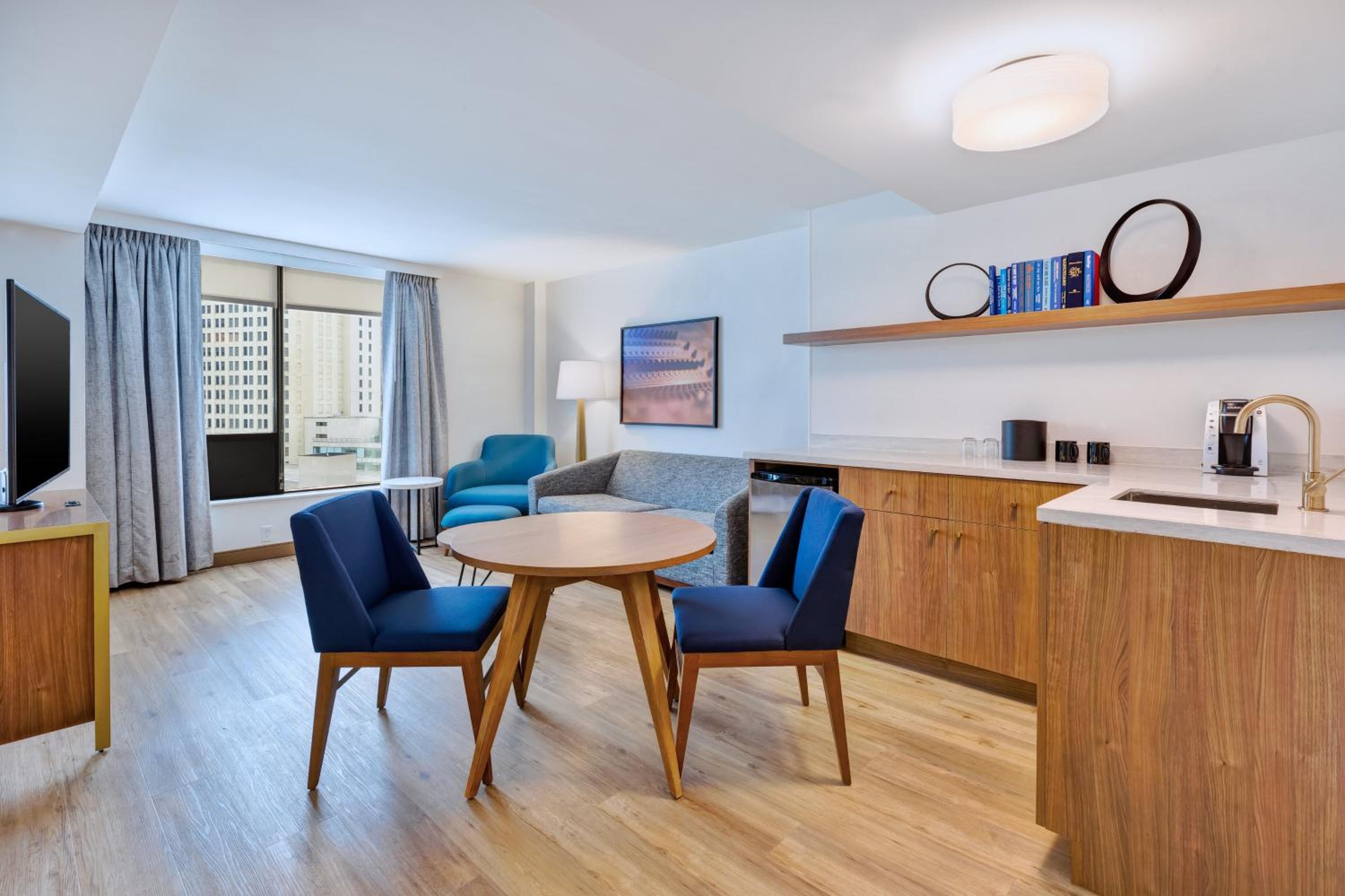 King Suite - Photo 2