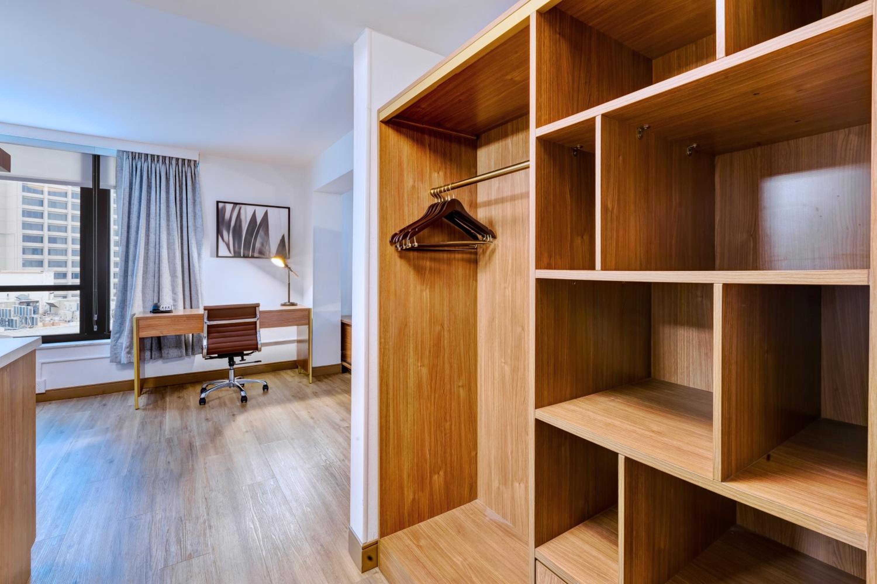 Queen Suite with Two Queen Beds - Photo 2