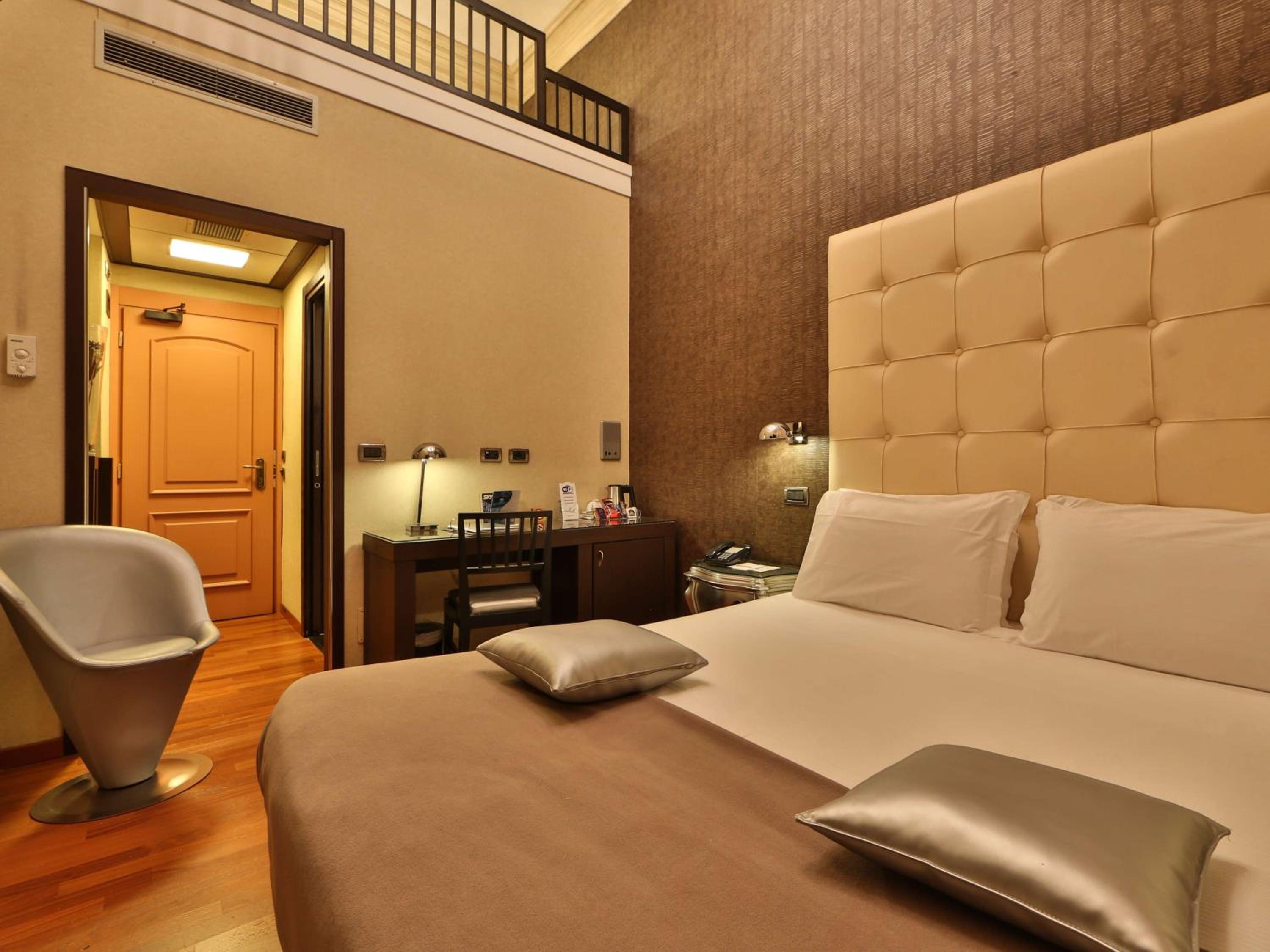 Classic Double Room - Photo 9