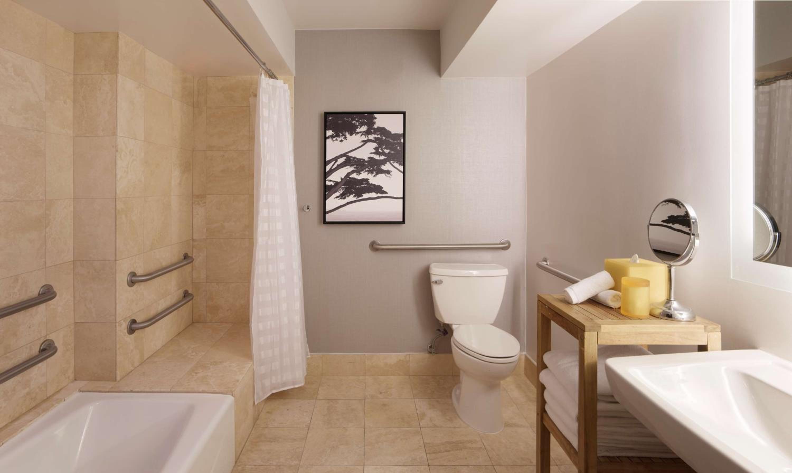 King Room with Accessible Tub - Disability Access photo 2