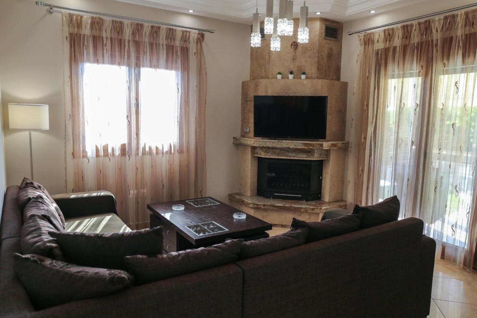 Three-Bedroom Villa photo 2