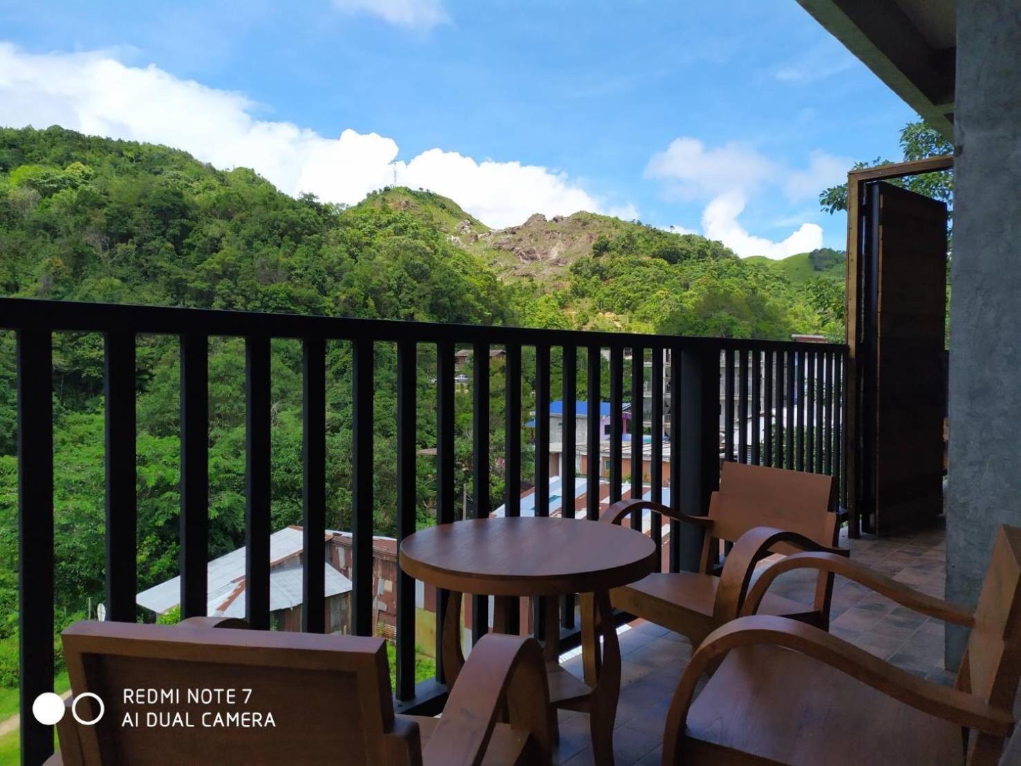 Double Room with Balcony - Photo 8