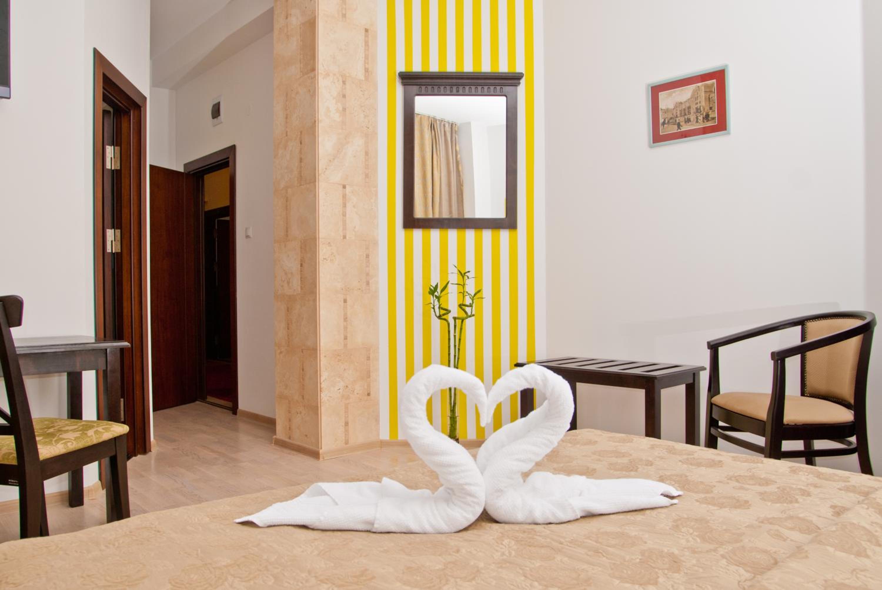 Double Room - Photo 12