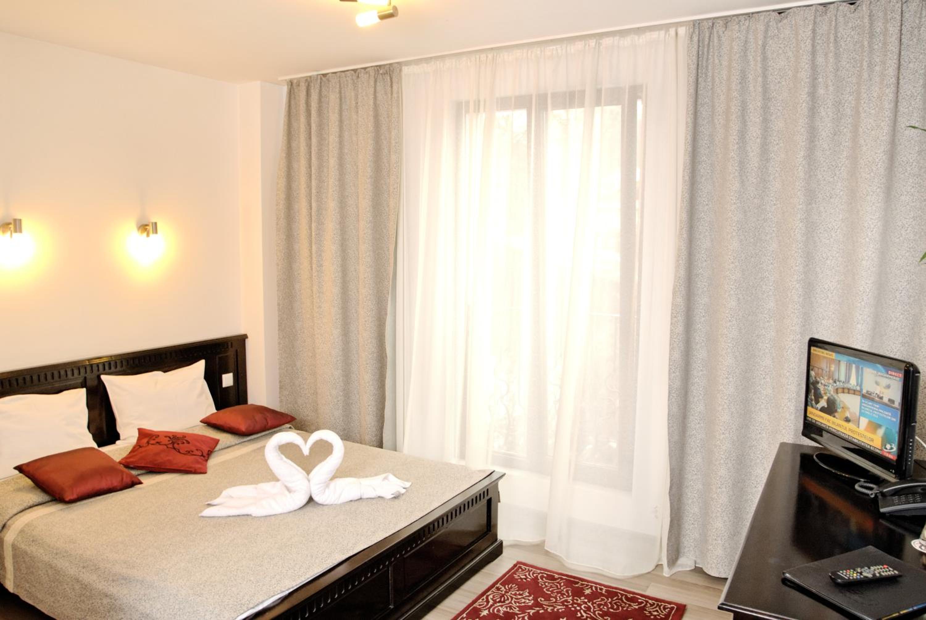 Double Room - Photo 13