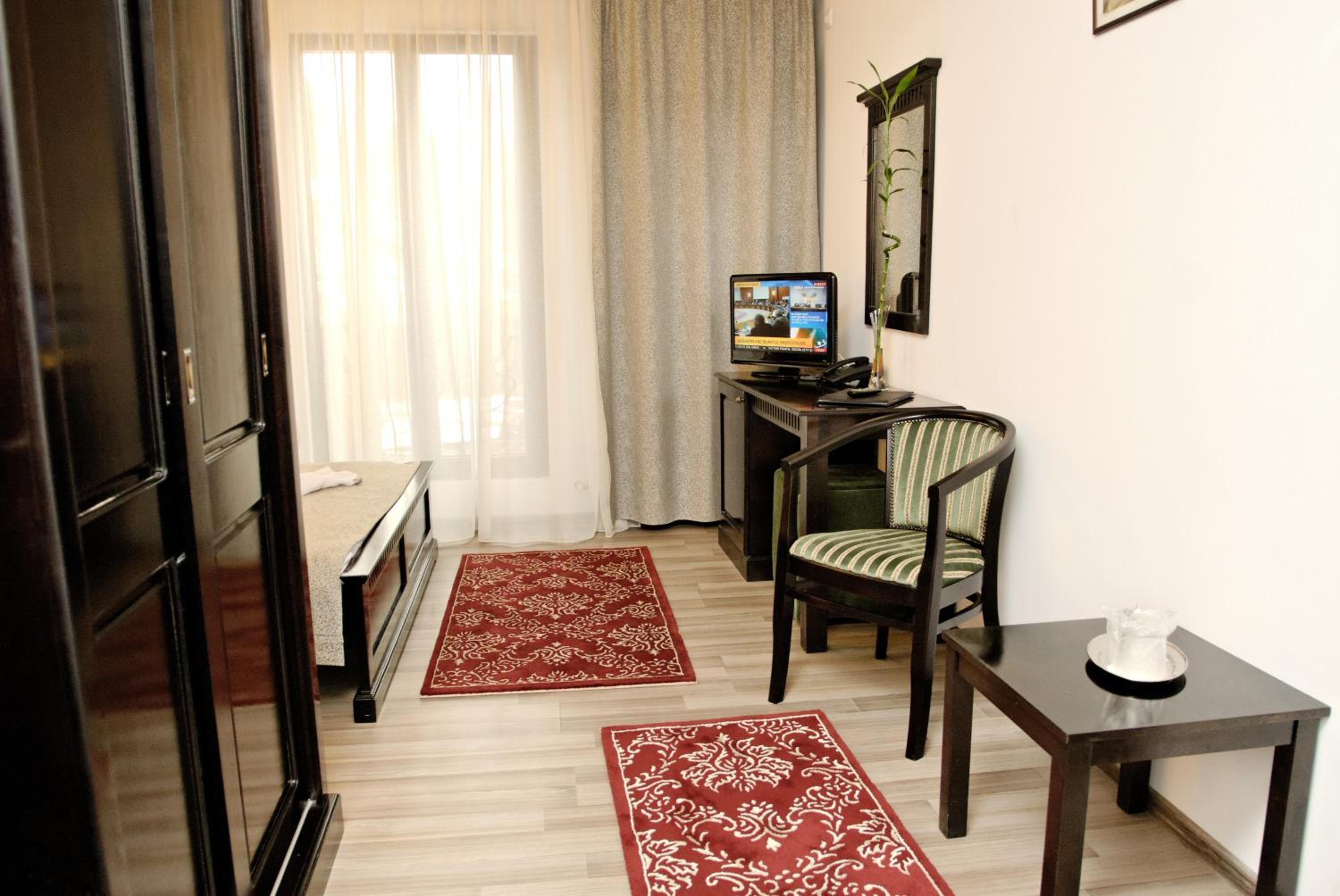 Double Room - Photo 14