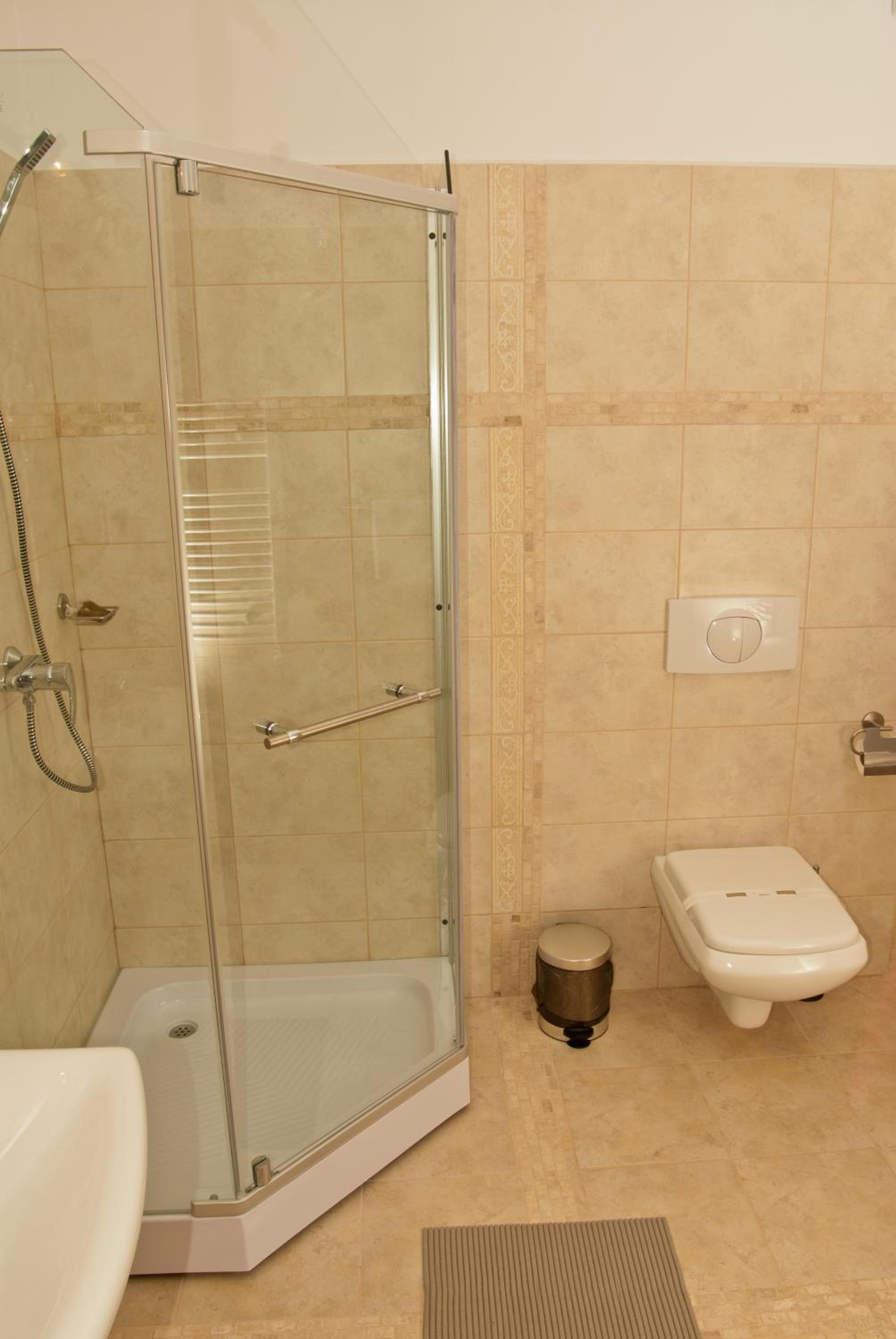 Double Room - Photo 4