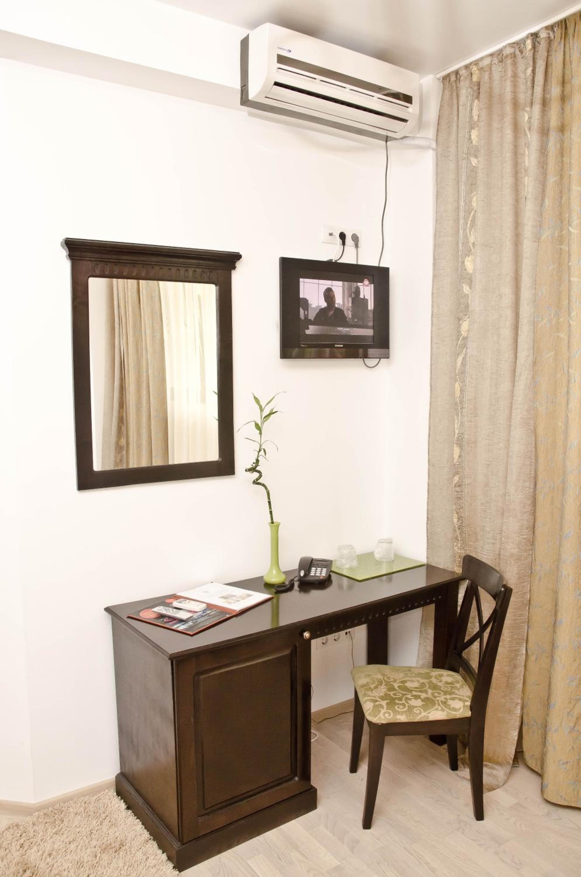 Double Room - Photo 6