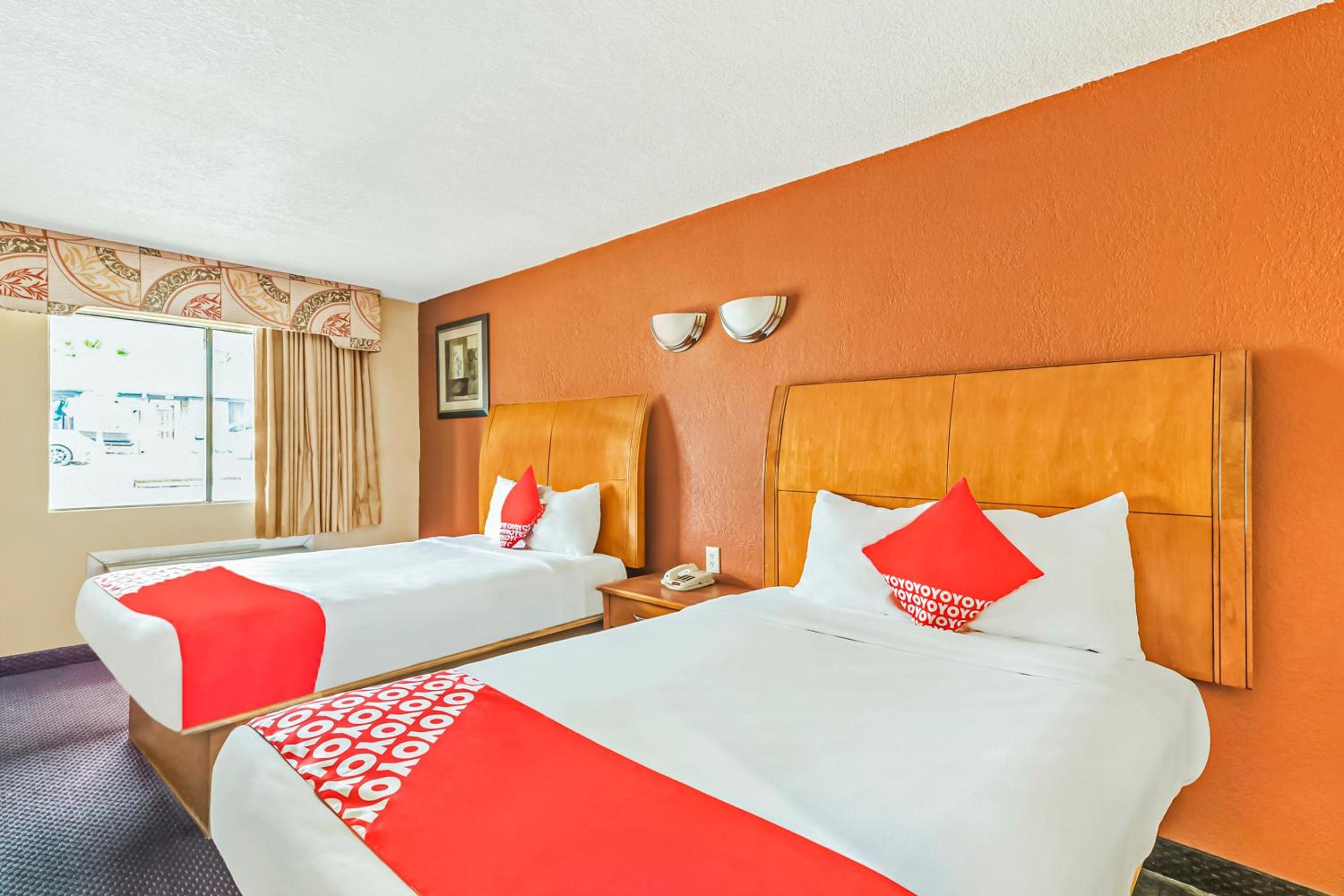 Queen Room With Two Queen Beds photo 3