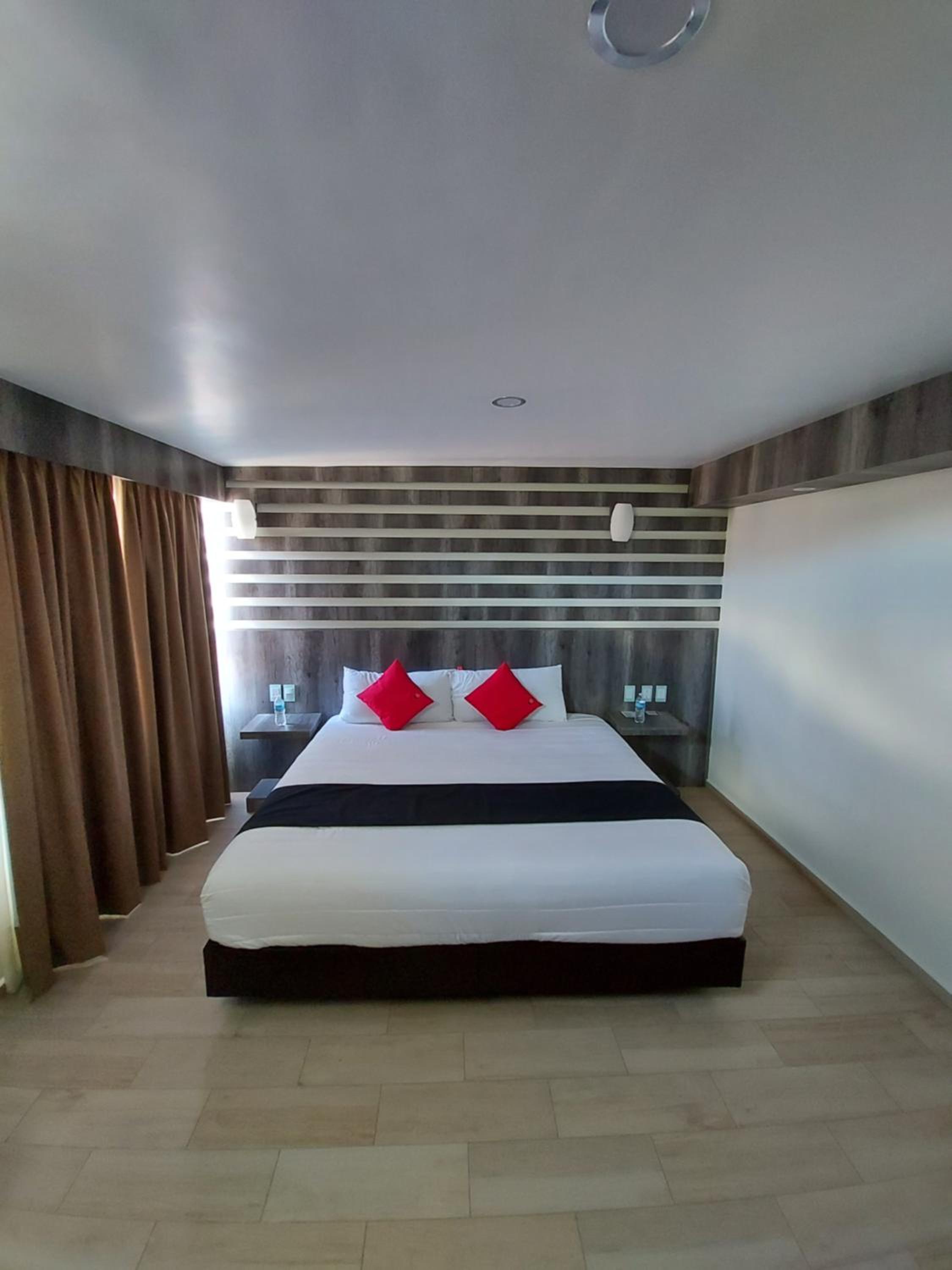 Deluxe King Room photo 3