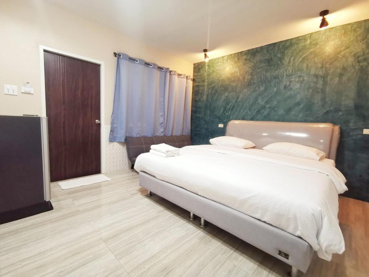King Studio with Sofa Bed - Photo 4