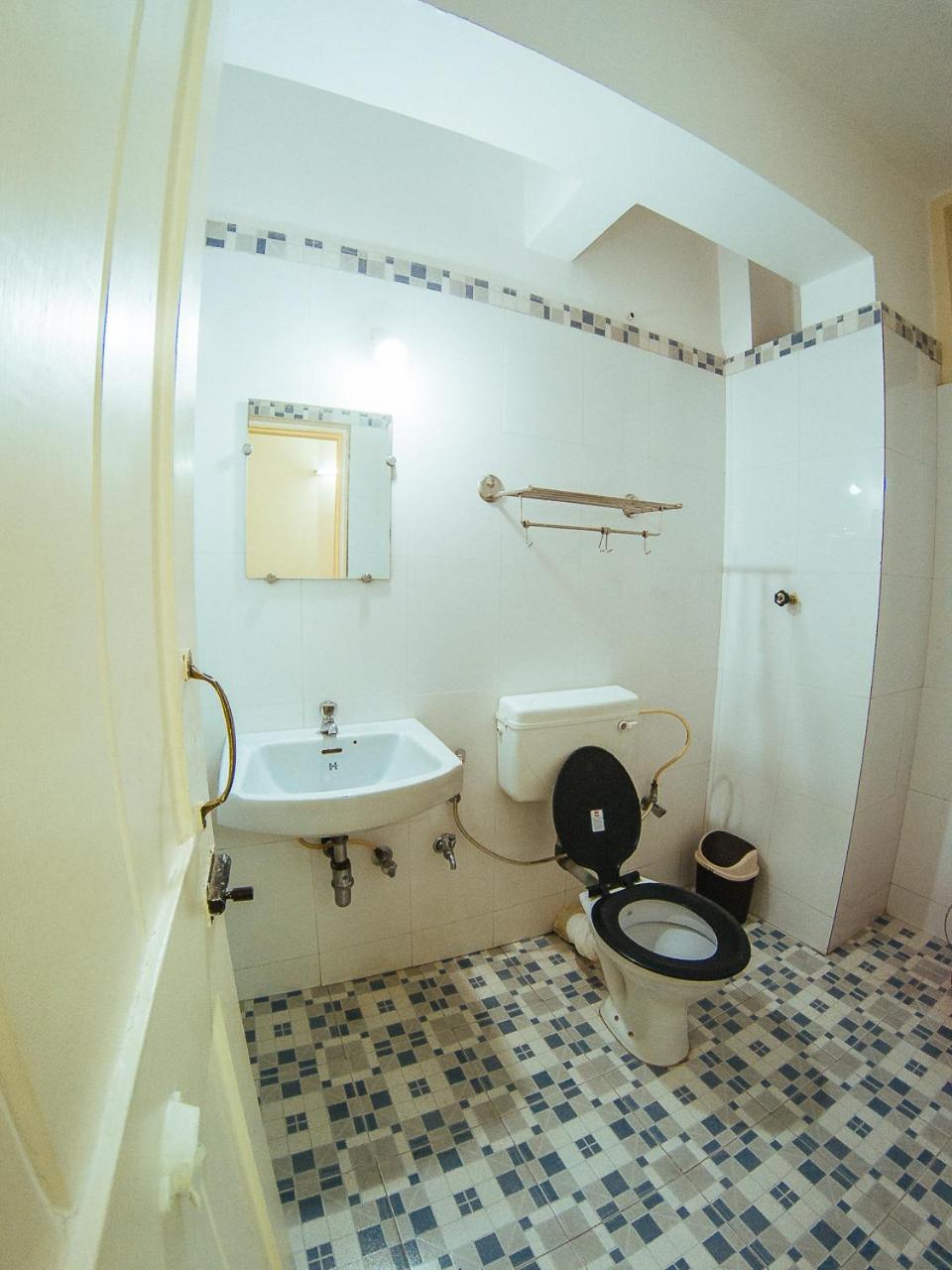 Standard Double Room with Fan - Photo 6