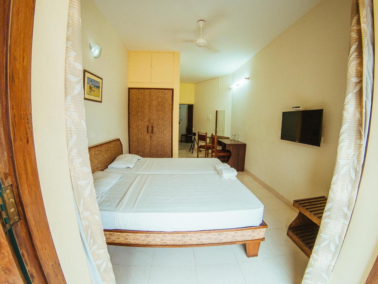 Standard Double Room with Fan - Photo 11