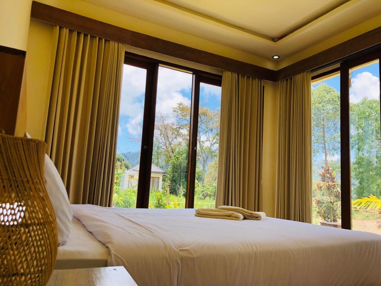 Deluxe Double Room with Bath - Photo 1