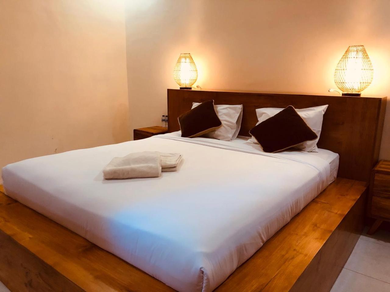 Deluxe Double Room with Bath - Photo 3