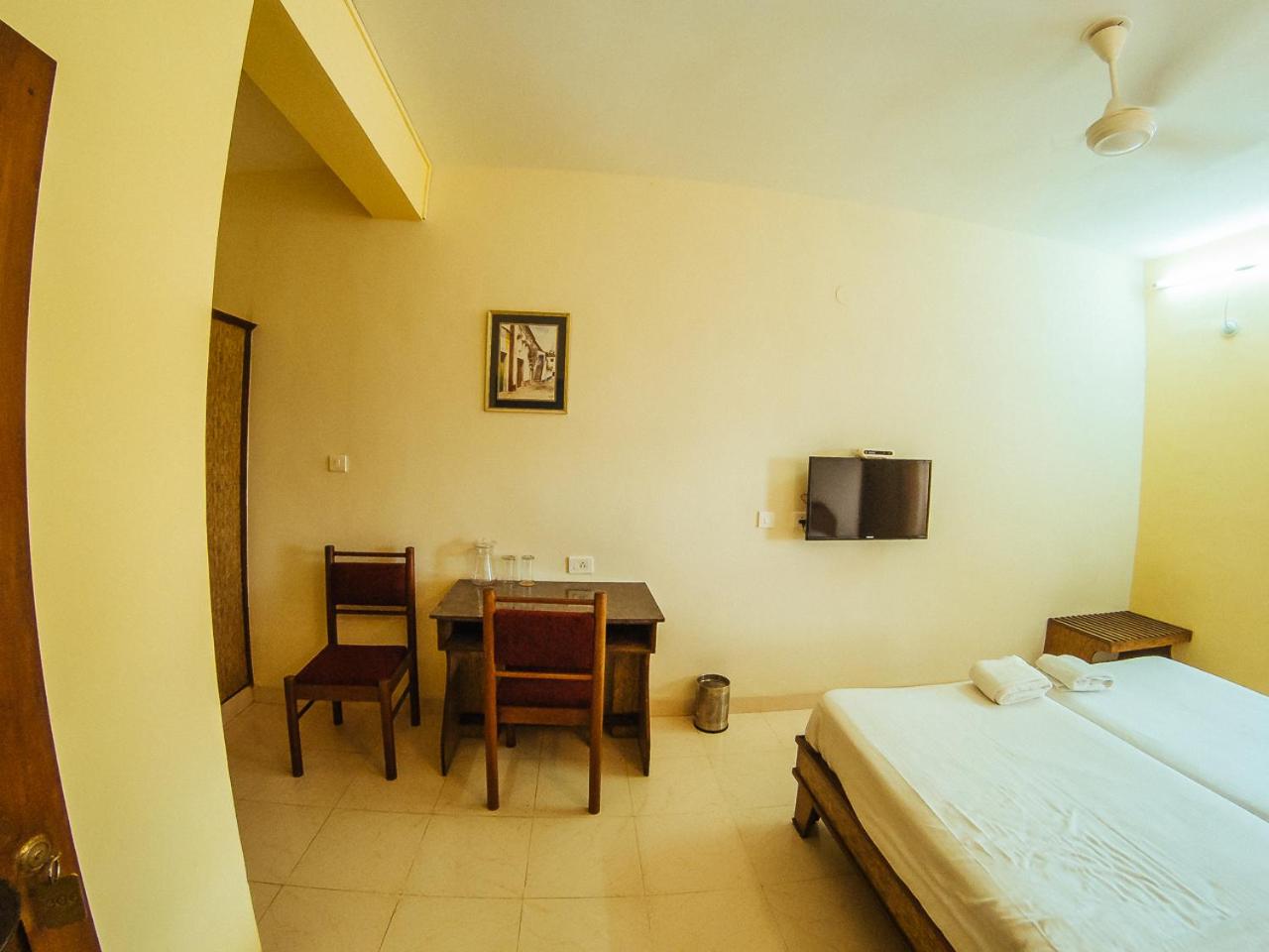 Standard Double Room - Photo 10