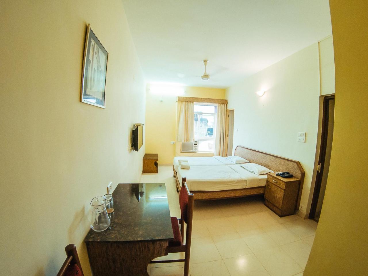 Standard Double Room - Photo 11