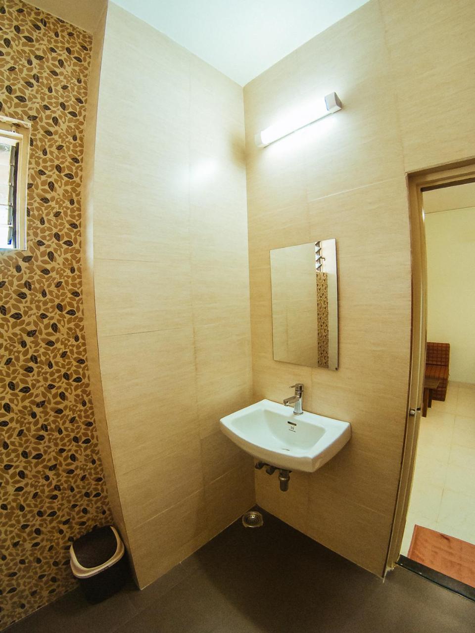 Deluxe Room - Photo 9