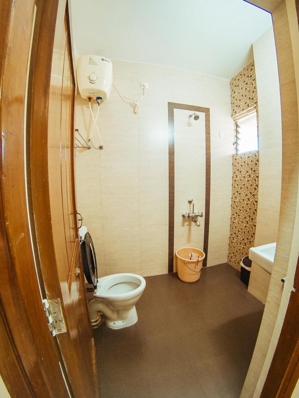 Deluxe Room - Photo 12