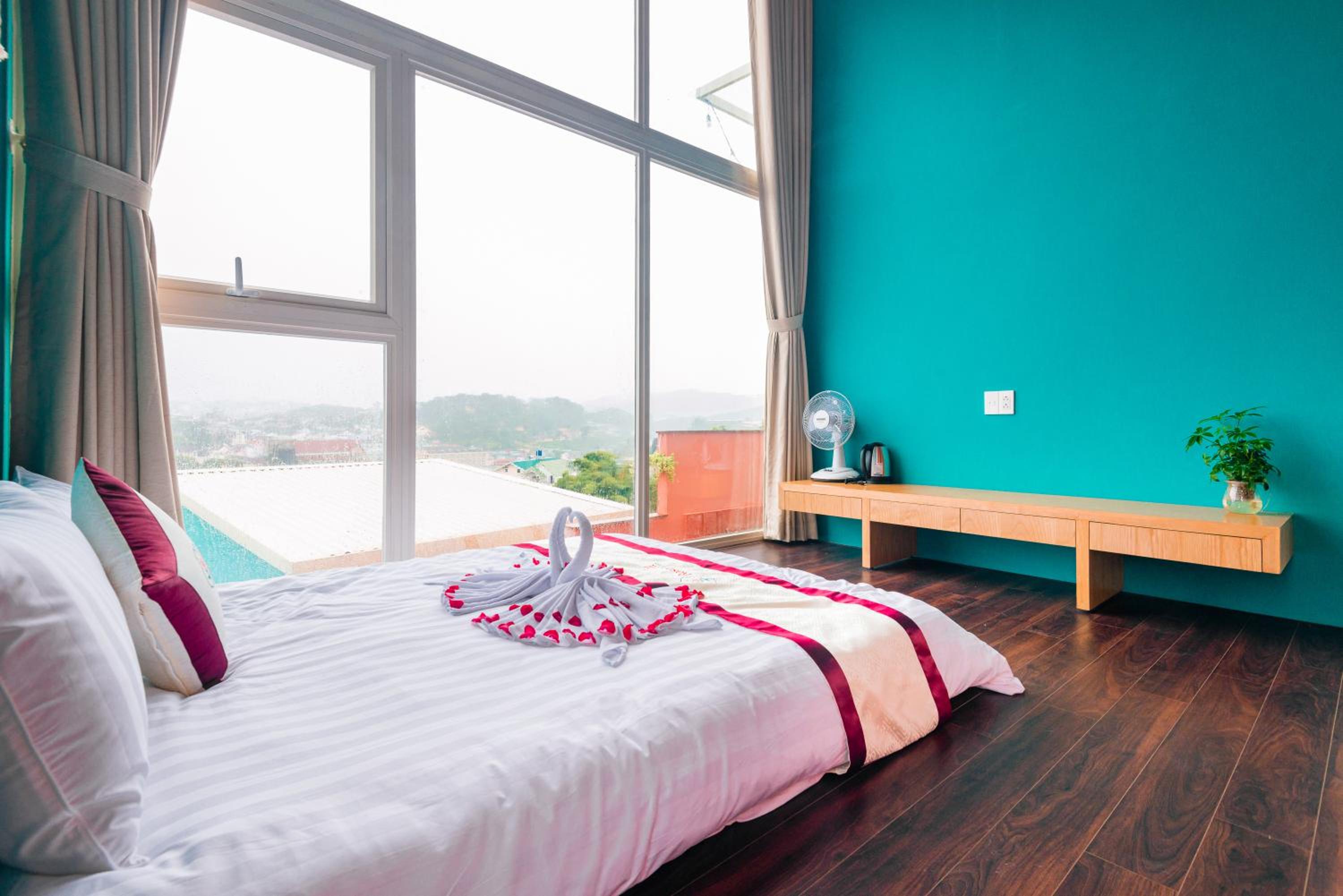 Deluxe Double Room with Balcony - Photo 2