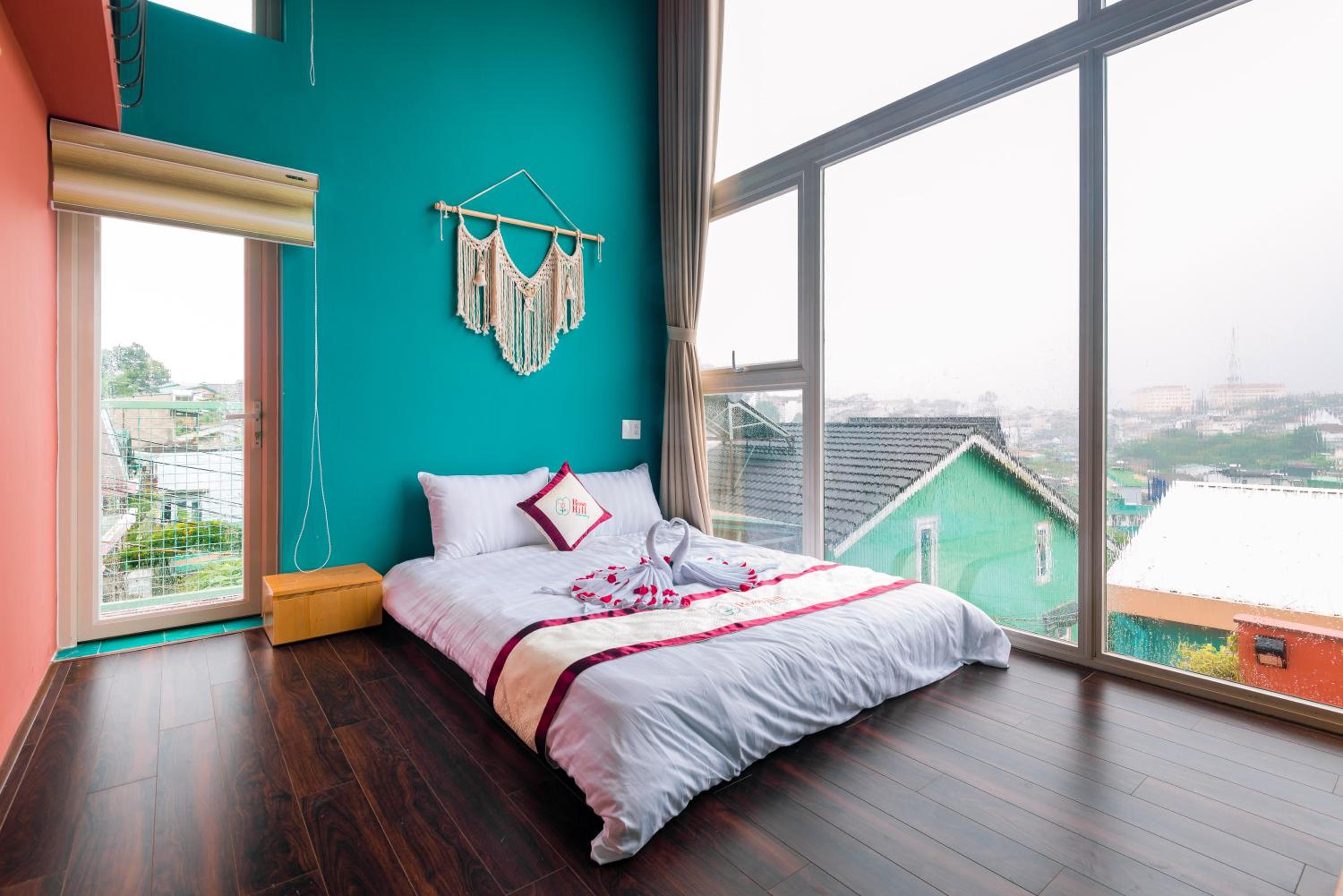 Deluxe Double Room with Balcony - Photo 6