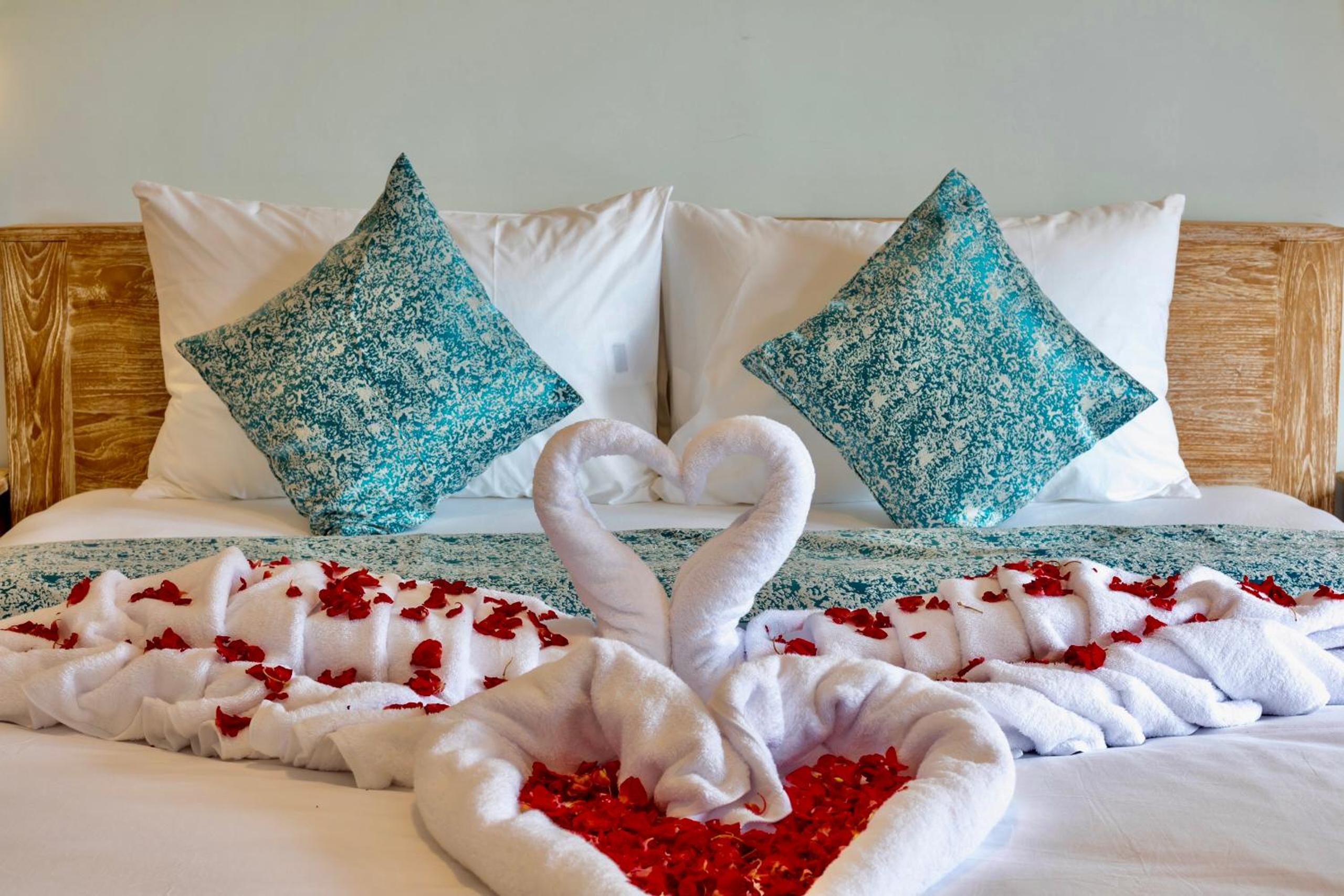 Double Room with Balcony - Photo 8