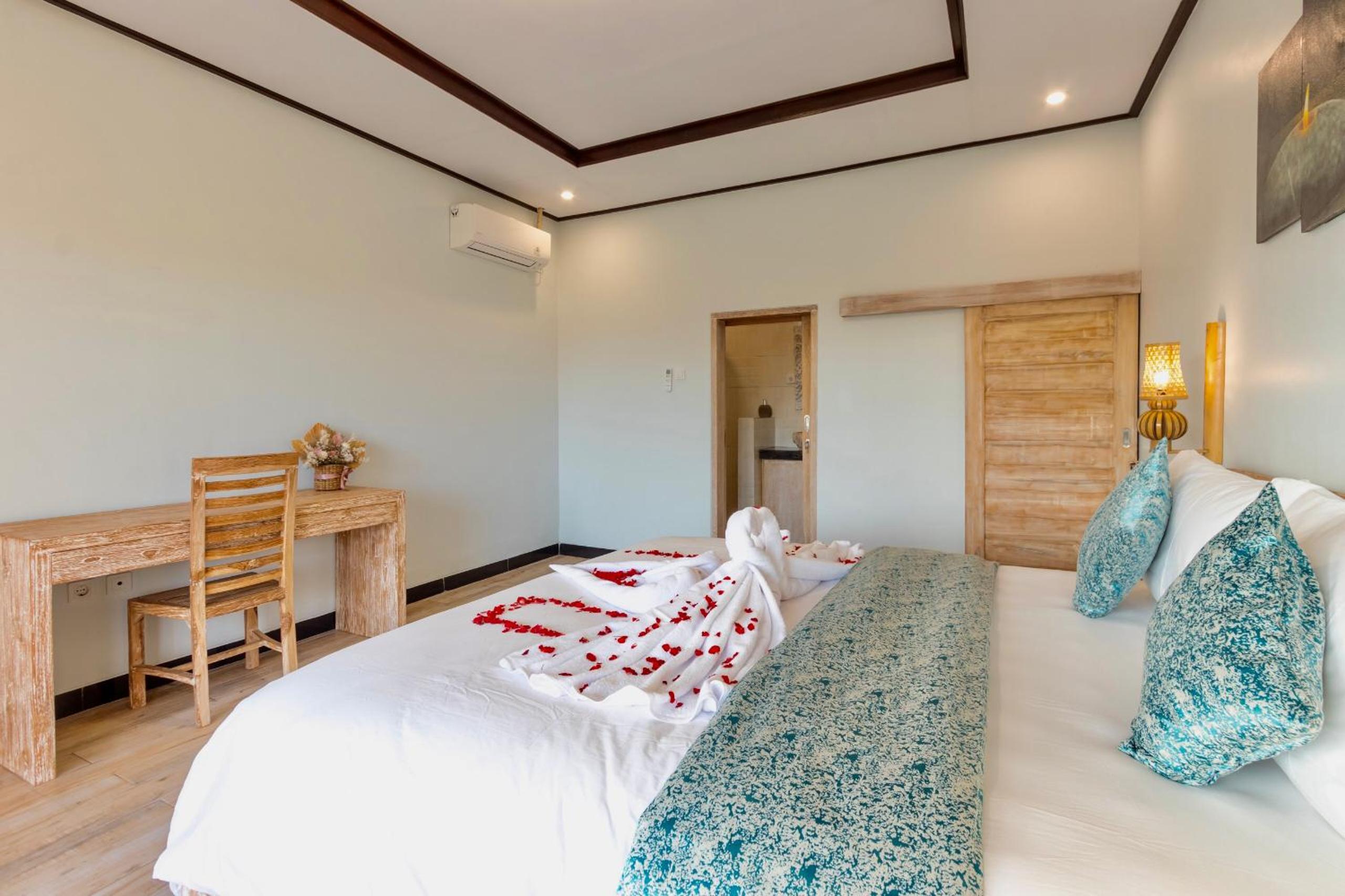 Double Room with Balcony - Photo 3