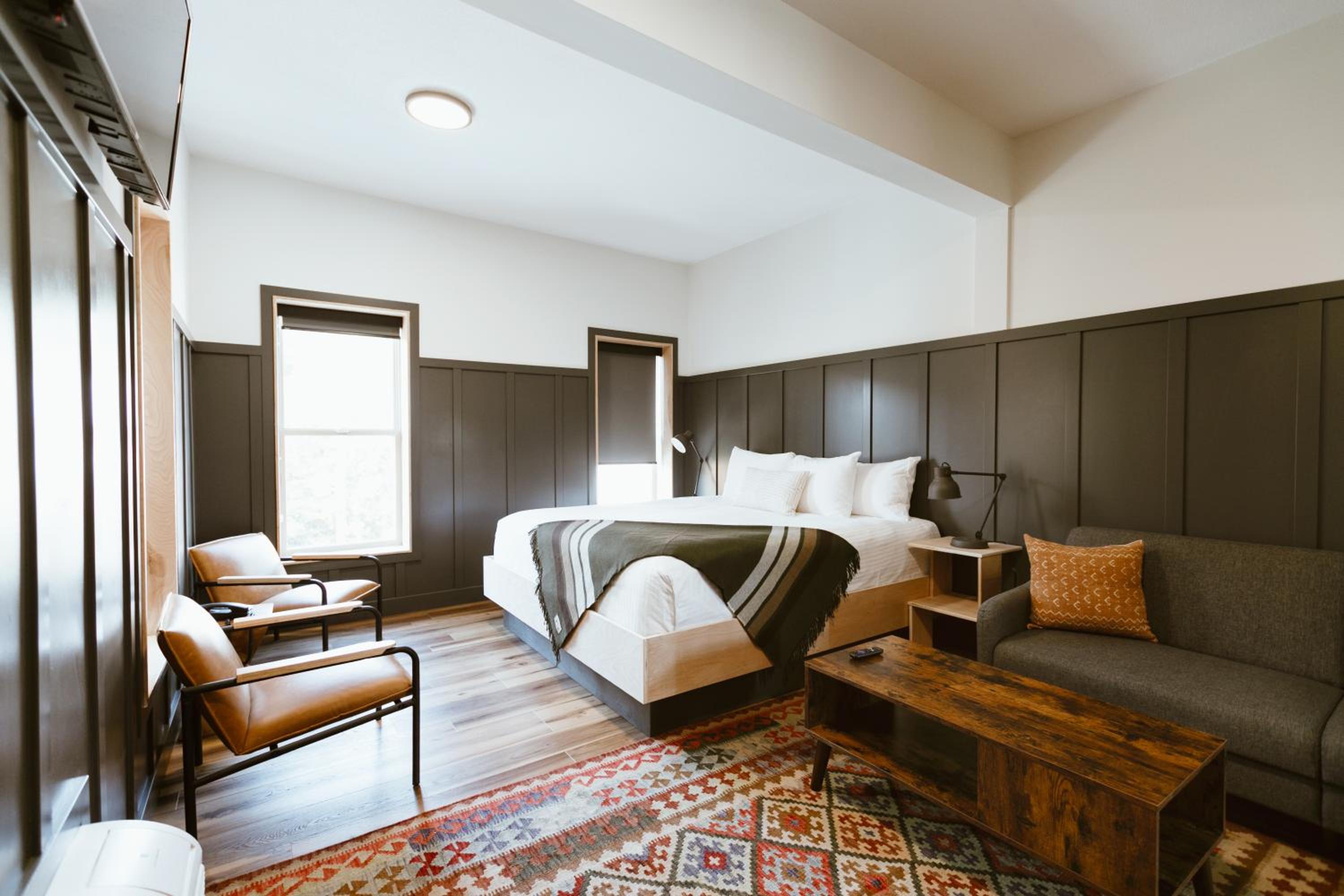 Deluxe King Room photo 1