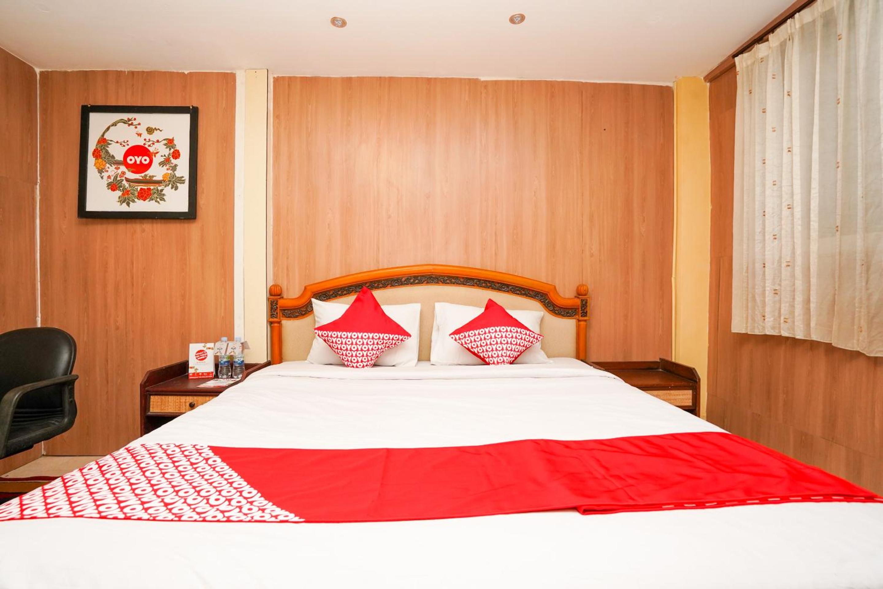 Deluxe Double Room - Photo 11