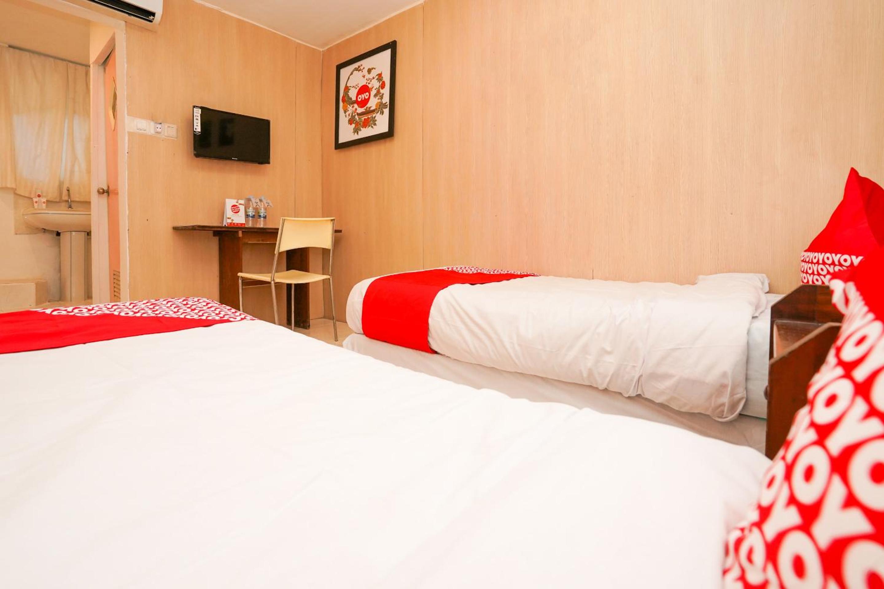 Standard Twin Room - Photo 6