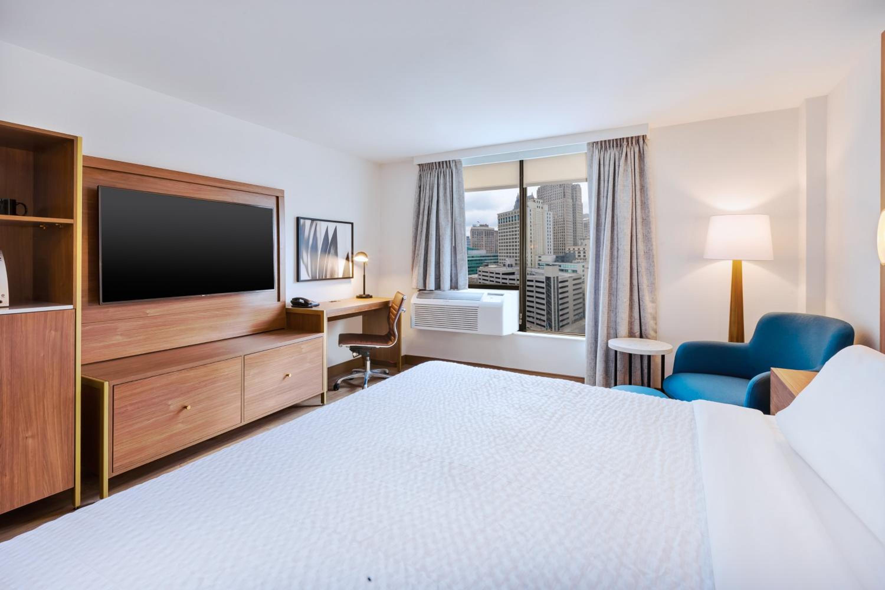 Standard King Room - Photo 8