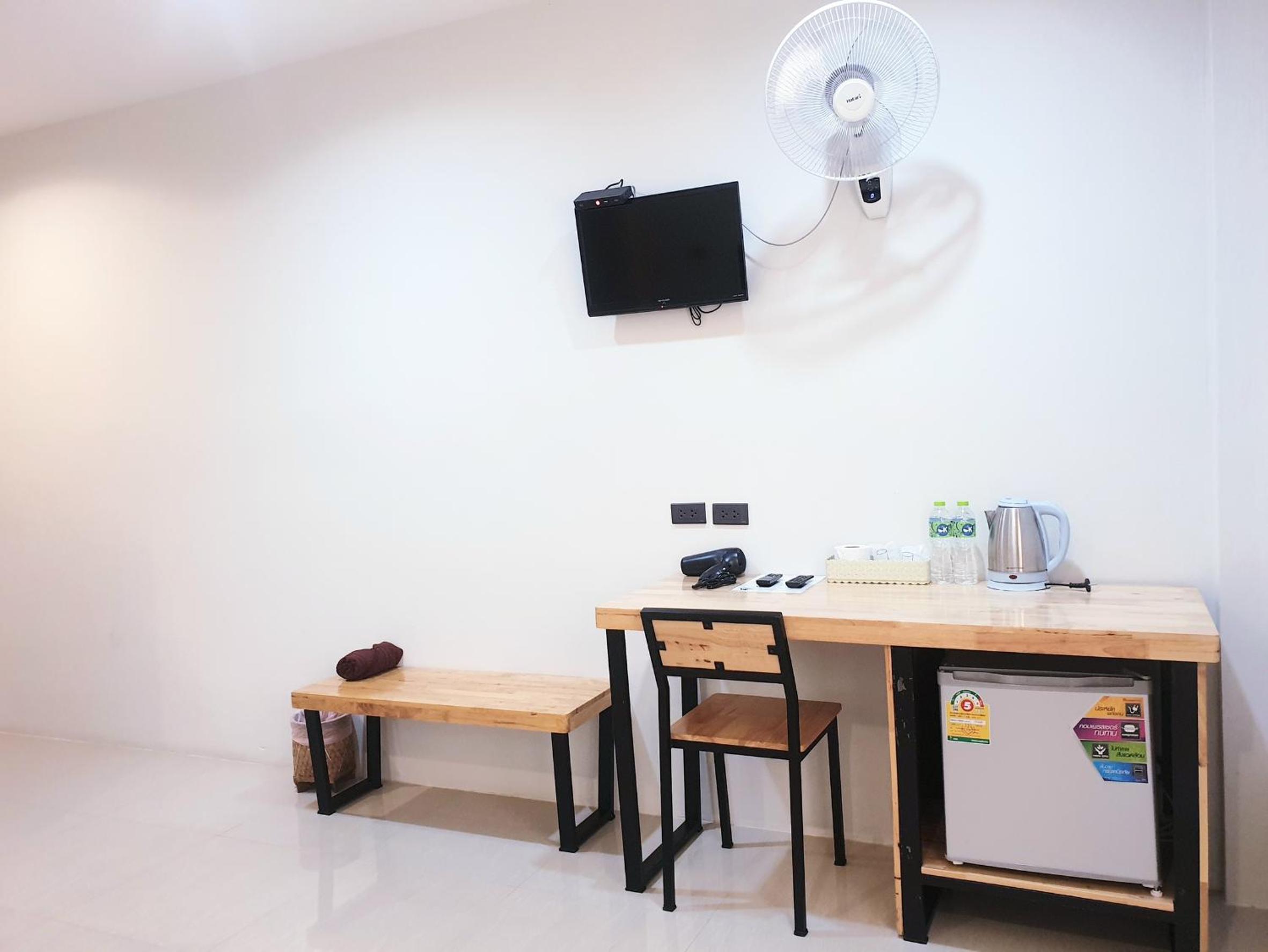 Standard Twin Room - Photo 6